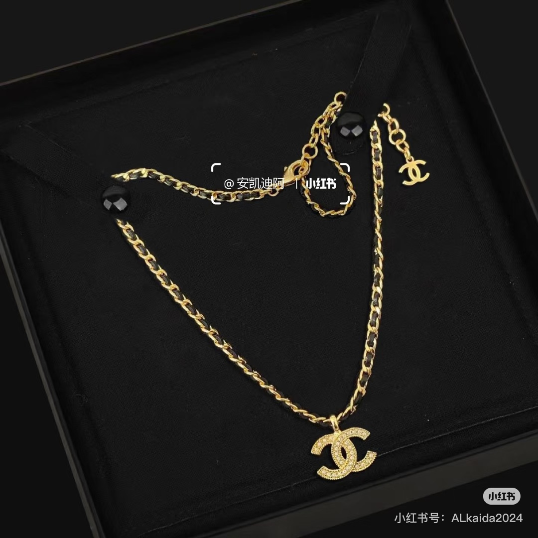 NO:102541,Xiaoxiang's new leather double C rhinestone gold necklace, Chanel necklace, chanel, necklace19860909小香新款穿皮双c水钻金色项链,香奈儿项链,chanel,necklace,Jewelry