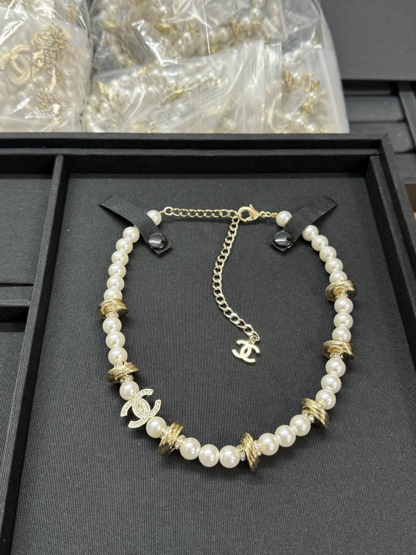NO:359879,Xiaoxiang new style brushed double c pearl necklace, Chanel necklace, chanel, necklace19860909小香新款纽纹拉丝双c珍珠项链,香奈儿项链,chanel,necklace,Jewelry