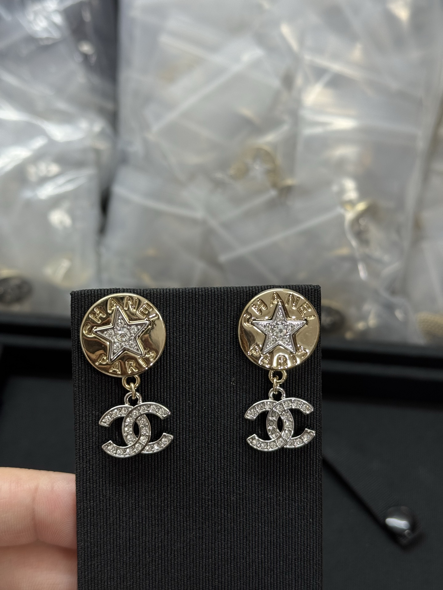 NO:359882,Xiaoxiang new round letter five-pointed star color-blocking double C earrings, Chanel earrings, chanel, earrings19860909小香新款圆形字母五角星拼色双c耳环,香奈儿耳钉,chanel,earrings,Jewelry