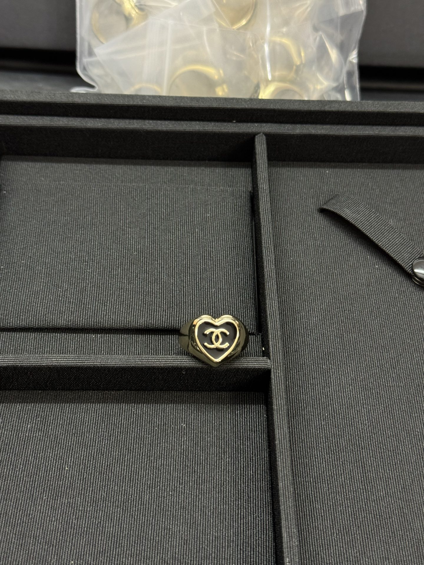 NO:359922,Xiaoxiang new black love oil dripping ring No. 678, Chanel ring, chanel,ring19860909小香新款黑色爱心滴油戒指 678号,香奈儿戒指,chanel,ring,Jewelry