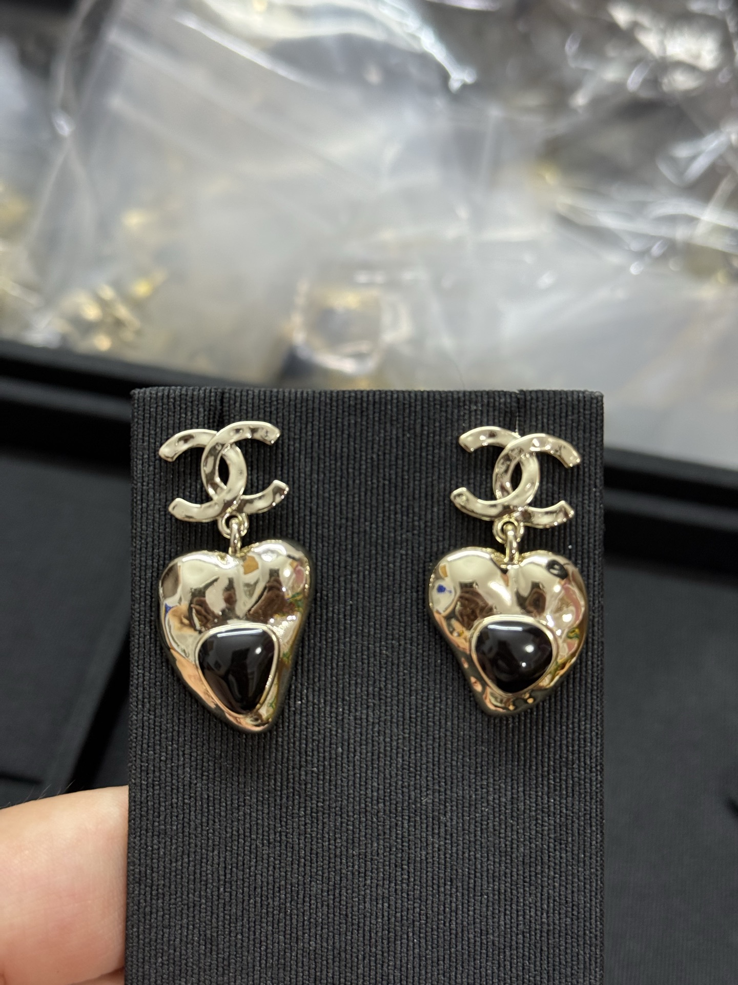 NO:359993,Xiaoxiang's new special-shaped love light gold earrings, Chanel earrings, chanel, earrings19860909小香新款异形爱心浅金色耳环,香奈儿耳钉,chanel,earrings,Jewelry