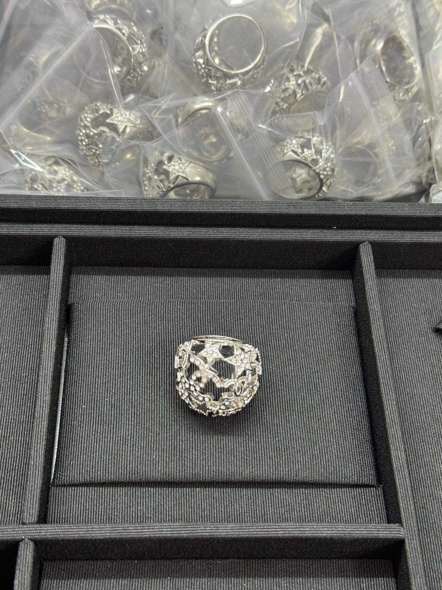 NO:360022,Xiaoxiang's new five-pointed star double c hollow ring, only one size is one size around 7, Chanel ring, chanel, ring19860909小香新款五角星双c镂空戒指 只有一个尺寸均码 7号左右,香奈儿戒指,chanel,ring,Jewelry