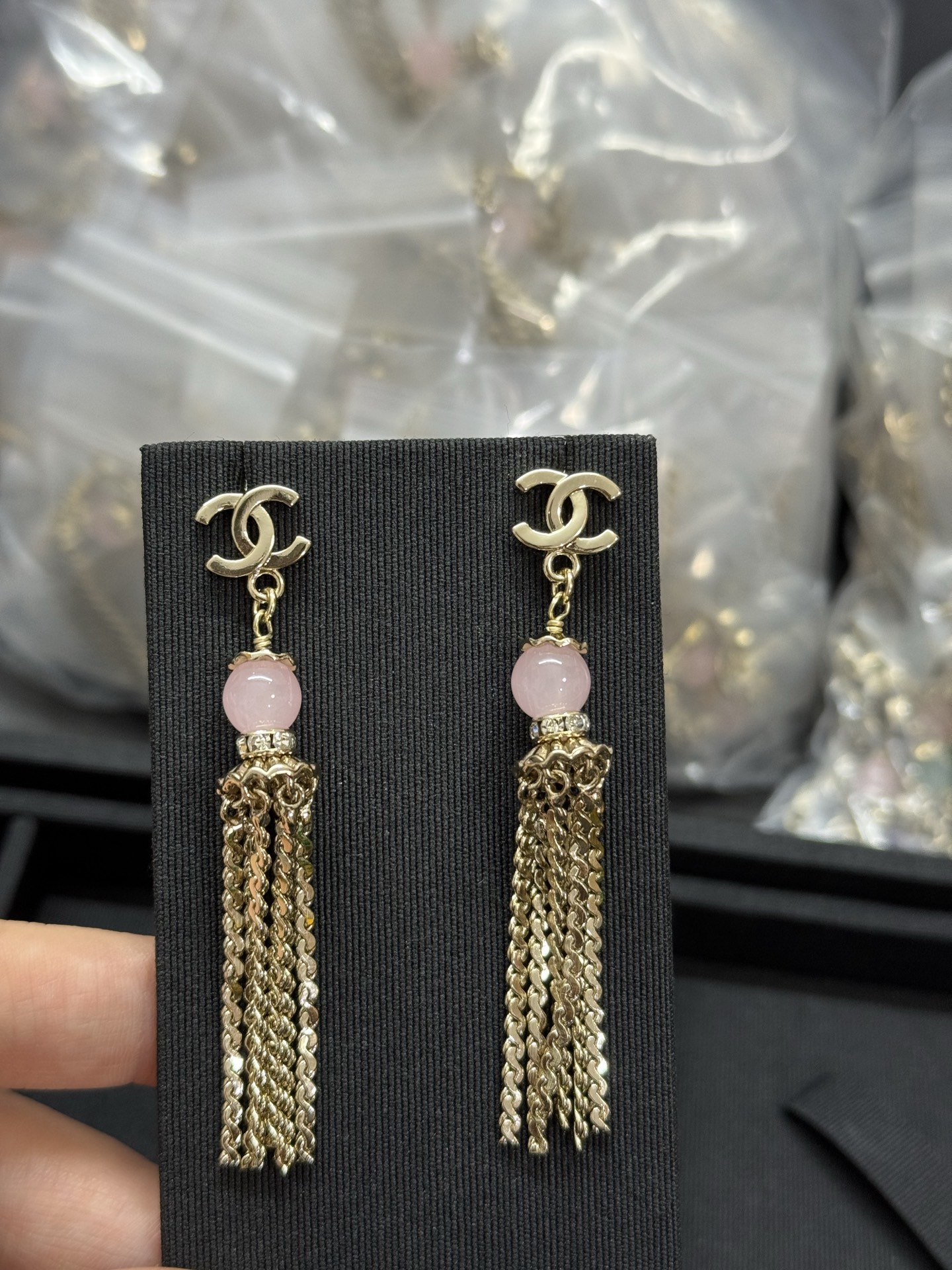 NO:360055,Xiaoxiang new pink glass bead tassel earrings, Chanel earrings, chanel, earrings19860909小香新款粉色琉璃珠流苏耳环,香奈儿耳钉,chanel,earrings,Jewelry