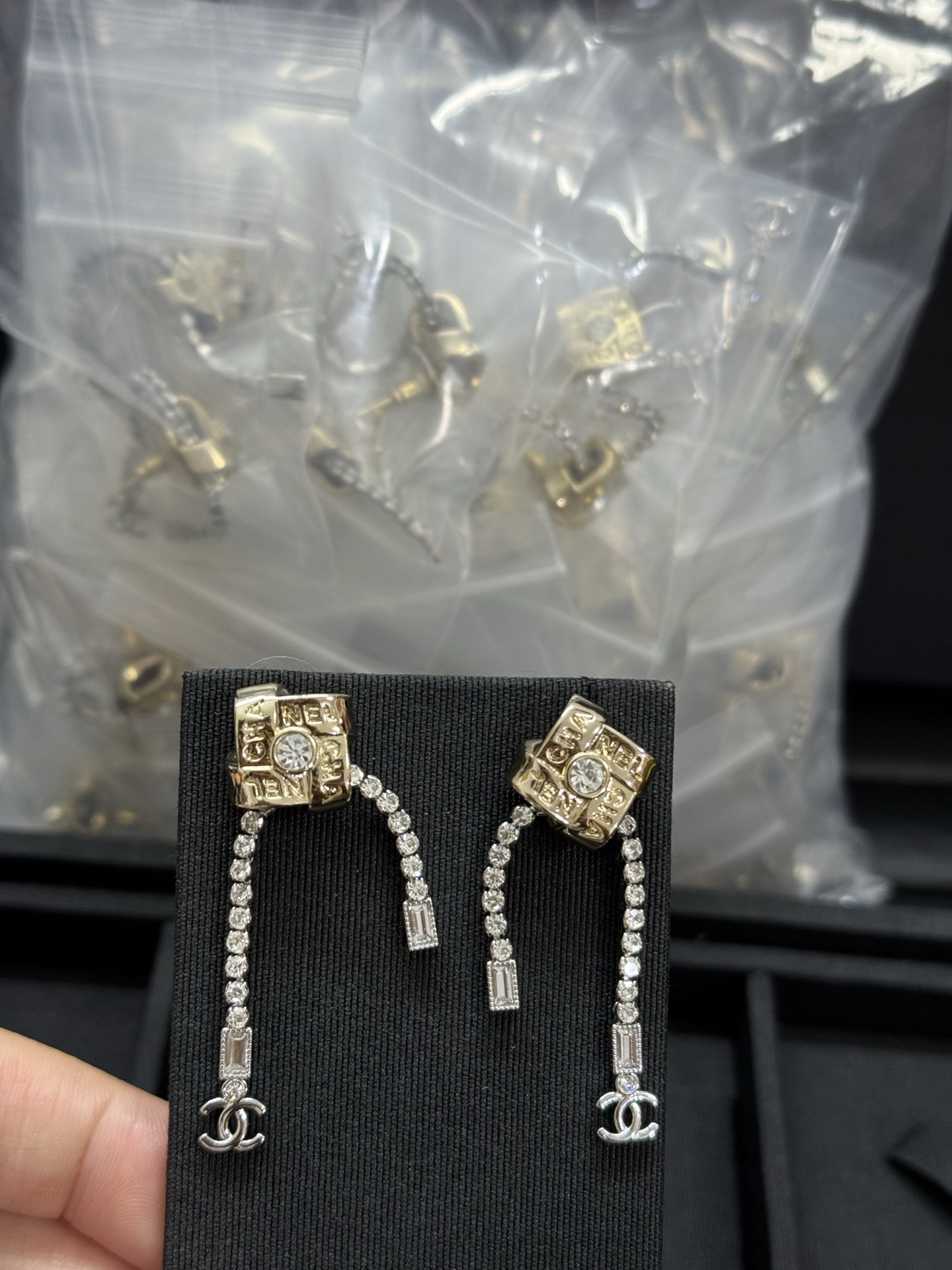 NO:360505,Xiaoxiang new square letter tassel rhinestone earrings, Chanel earrings, chanel, earrings19860909小香新款方块字母流苏水钻耳环,香奈儿耳钉,chanel,earrings,Jewelry