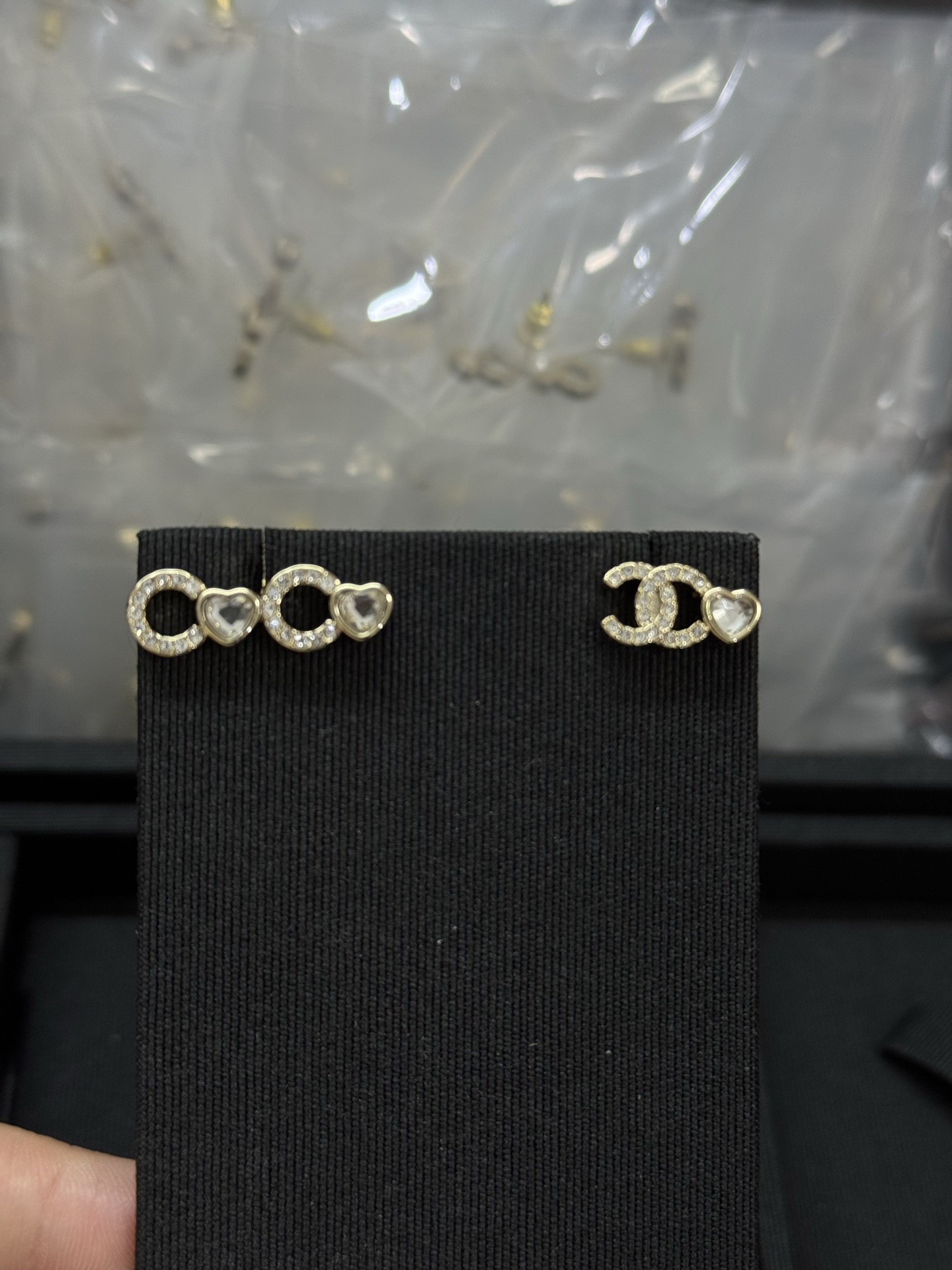 NO:360519,Xiaoxiang new asymmetrical love diamond earrings, Chanel earrings, chanel19860909小香新款不对称爱心镶钻耳钉,香奈儿耳钉,chanel,Jewelry