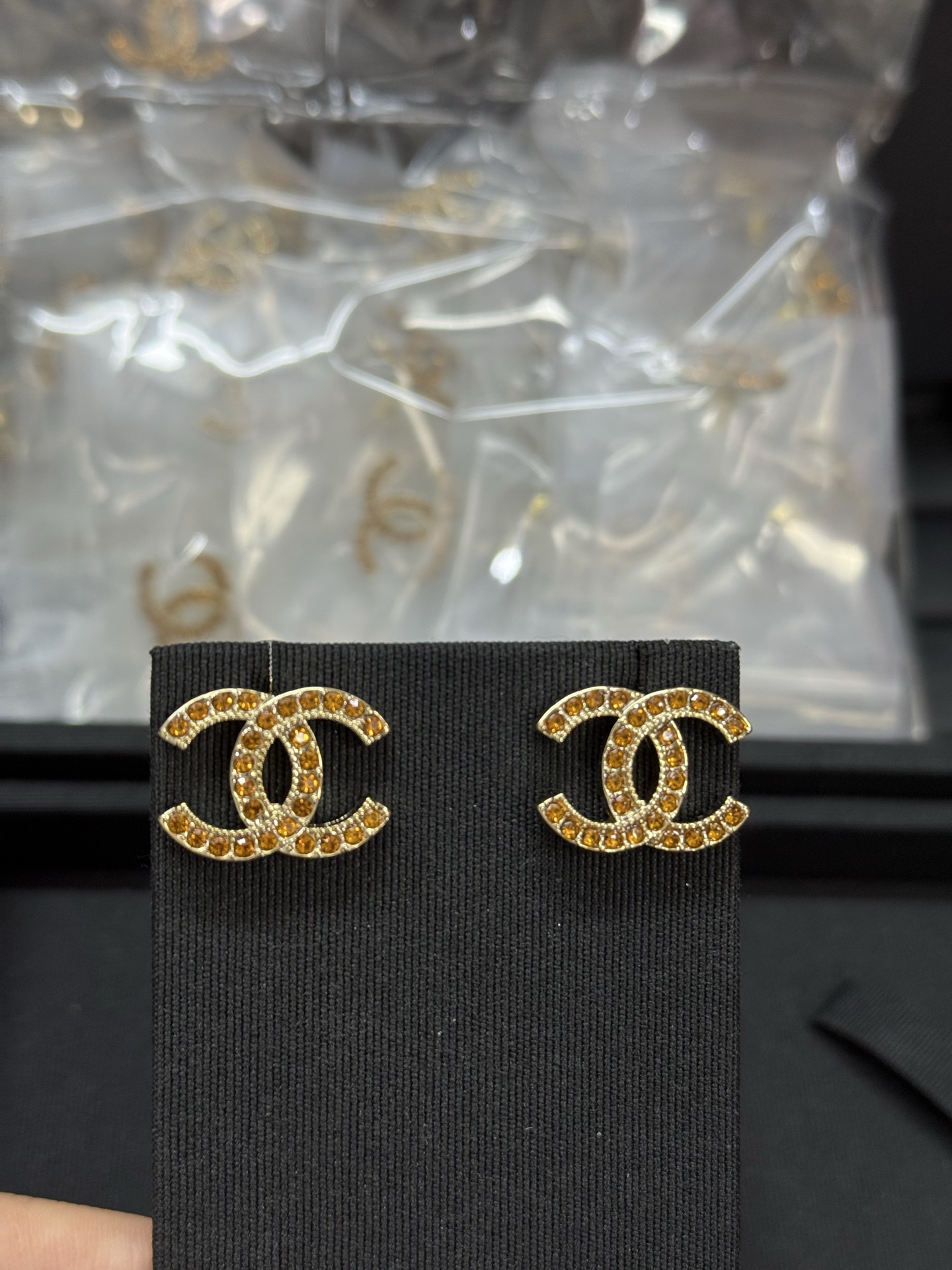 NO:360528,Xiaoxiang new double c yellow diamond gold earrings, Chanel earrings, chanel19860909小香新款双c黄色钻金色耳钉,香奈儿耳钉,chanel,Jewelry