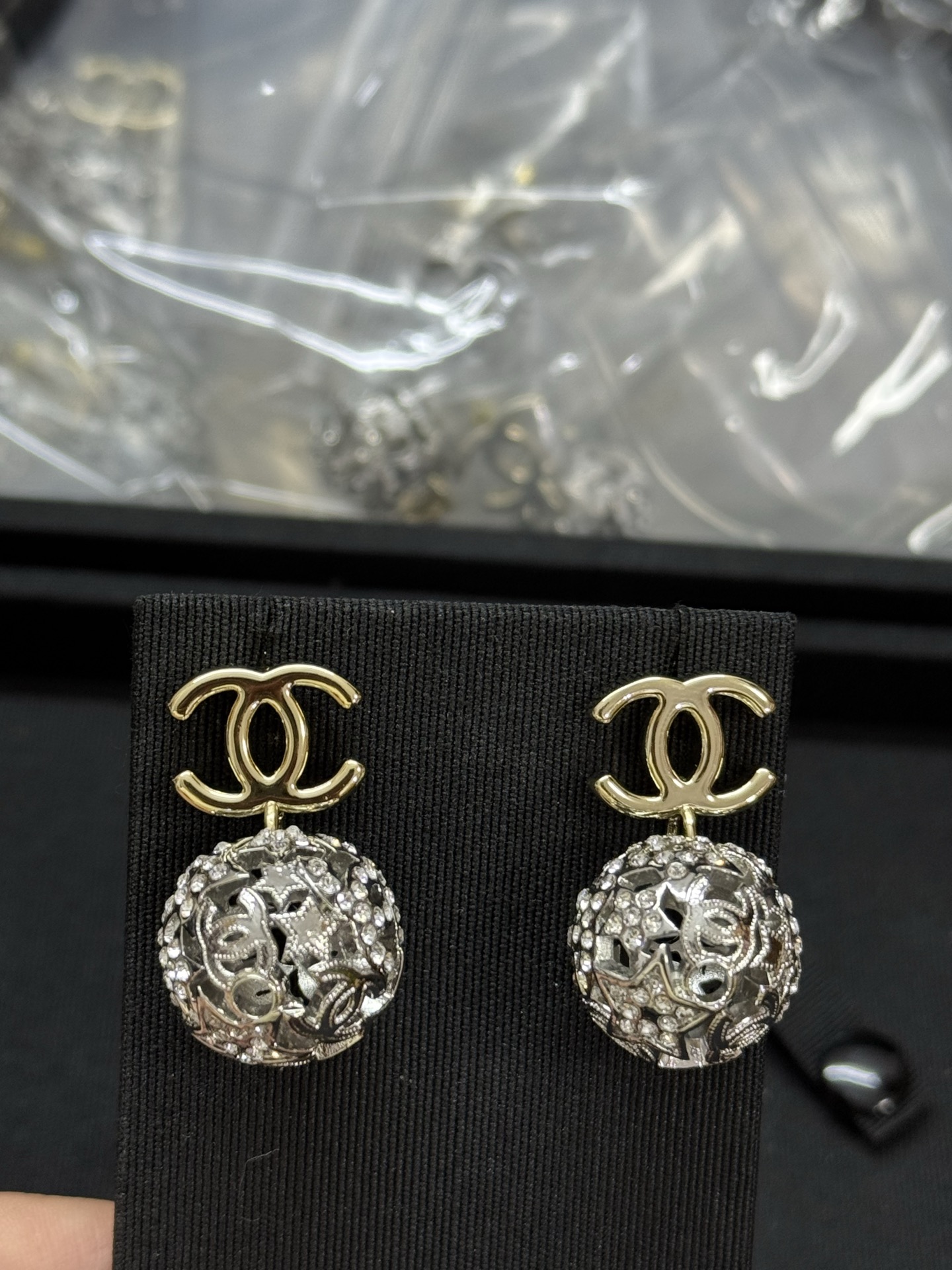 NO:360548,Xiaoxiang new five-pointed star double c ball hollow color block earrings, Chanel earrings, chanel, earrings19860909小香新款五角星双c圆球镂空拼色耳环,香奈儿耳钉,chanel,earrings,Jewelry