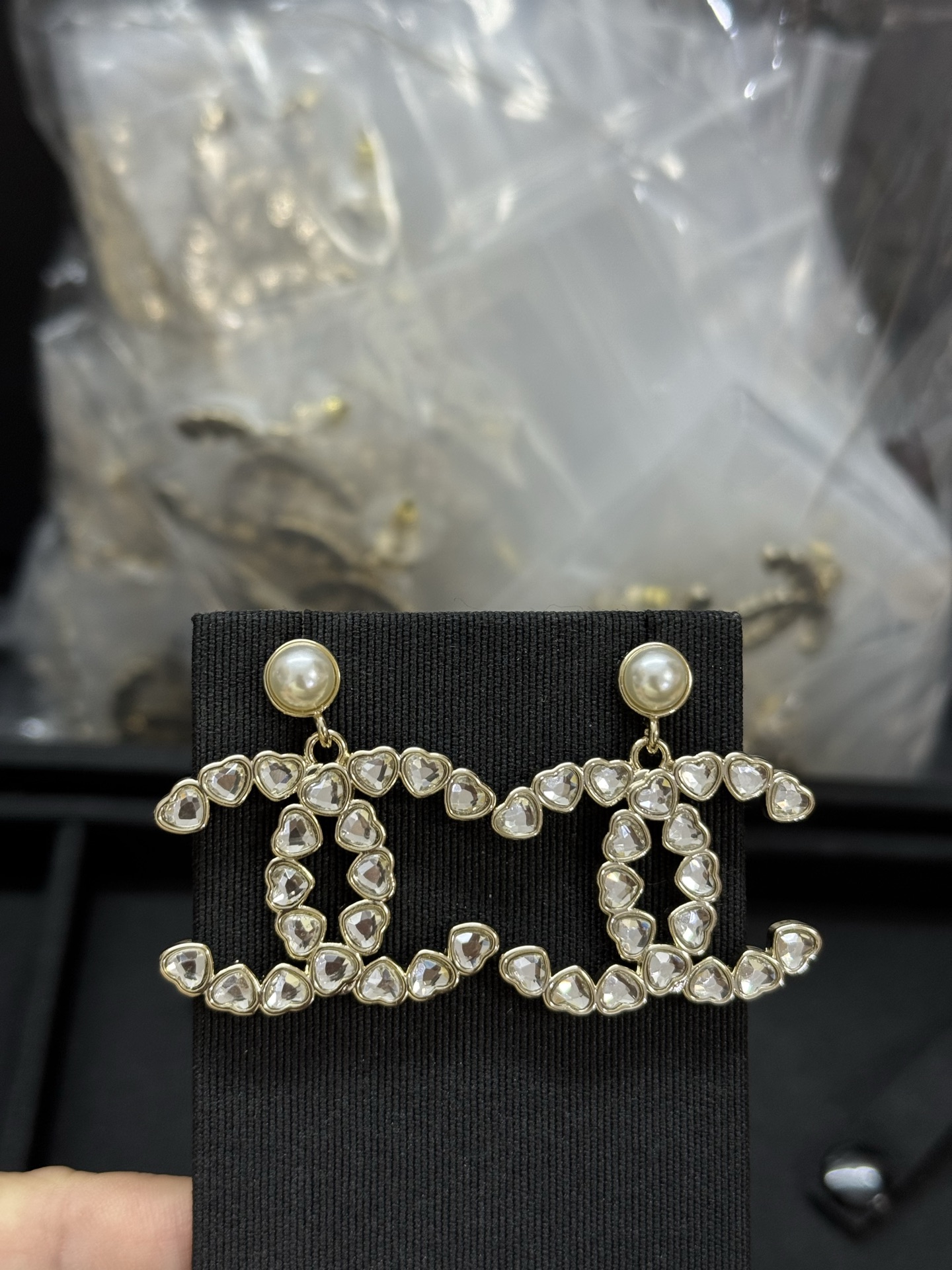 NO:360553,Xiaoxiang's new love diamond full diamond pearl earrings, Chanel earrings, chanel, earrings19860909小香新款爱心水钻满钻珍珠大耳环,香奈儿耳钉,chanel,earrings,Jewelry