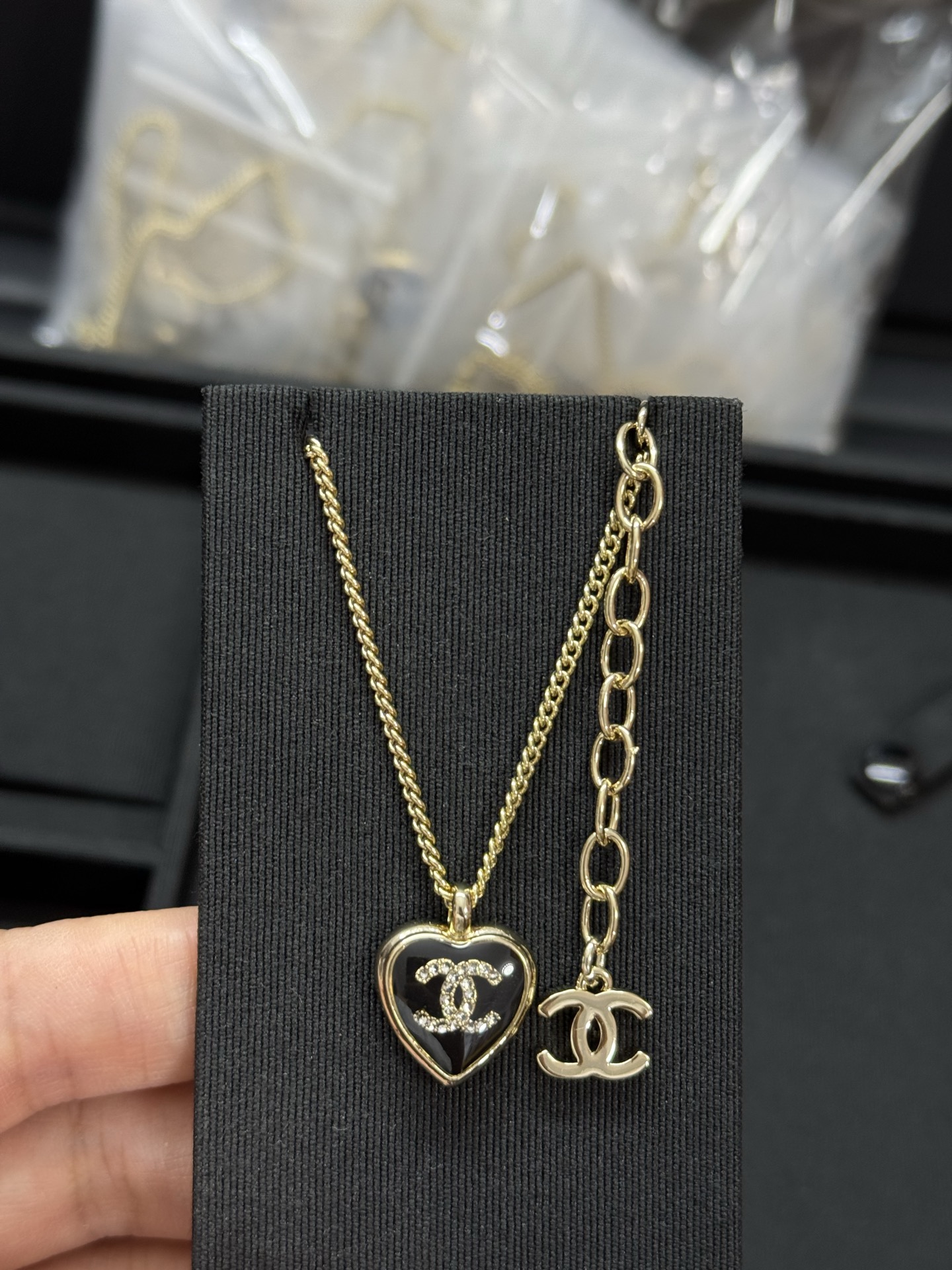 NO:360684,Xiaoxiang's new love double c full diamond gold necklace, Chanel necklace, chanel, necklace19860909小香新款爱心双c满钻金色项链,香奈儿项链,chanel,necklace,Jewelry