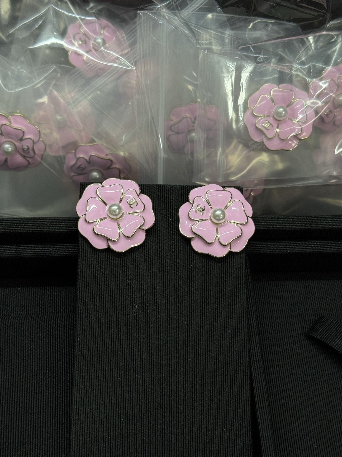 NO:360715,Xiaoxiang new pink camellia flower earrings, Chanel earrings, chanel19860909小香新款粉色山茶花 花朵耳钉,香奈儿耳钉,chanel,Jewelry