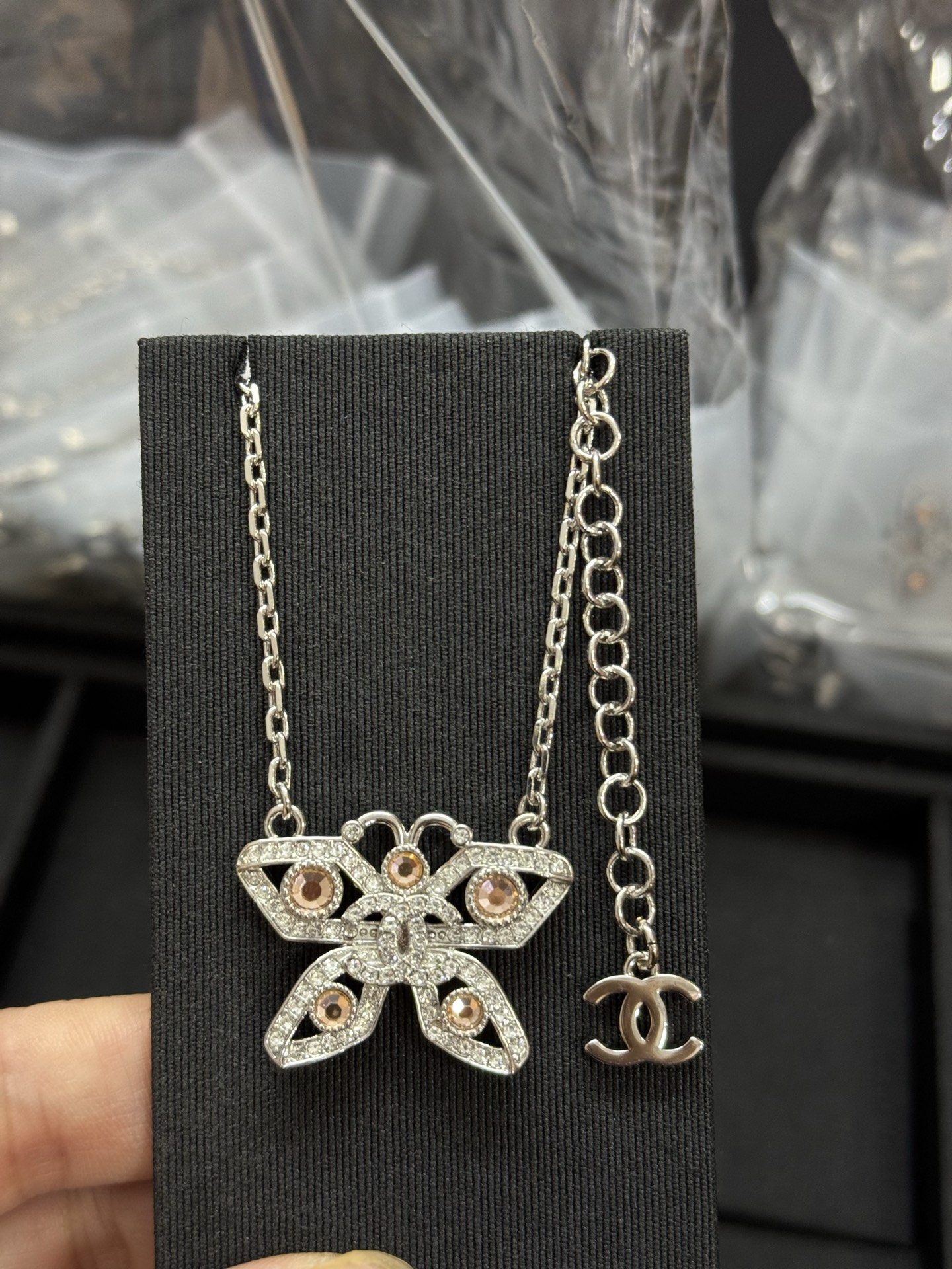 NO:360917,Xiaoxiang's new butterfly pink diamond necklace, Chanel necklace, chanel, necklace19860909小香新款蝴蝶粉色钻项链,香奈儿项链,chanel,necklace,Jewelry