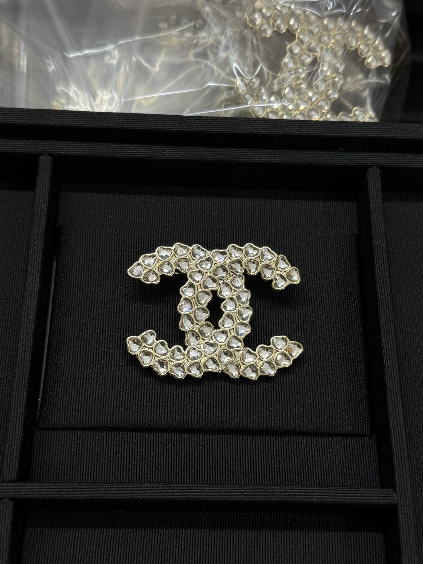 NO:361105,Xiaoxiang new double-layer love rhinestone brooch, Chanel brooch, chanel, brooch, breastpin19860909小香新款双层爱心水钻胸针,香奈儿胸针,chanel,brooch，breastpin,Jewelry