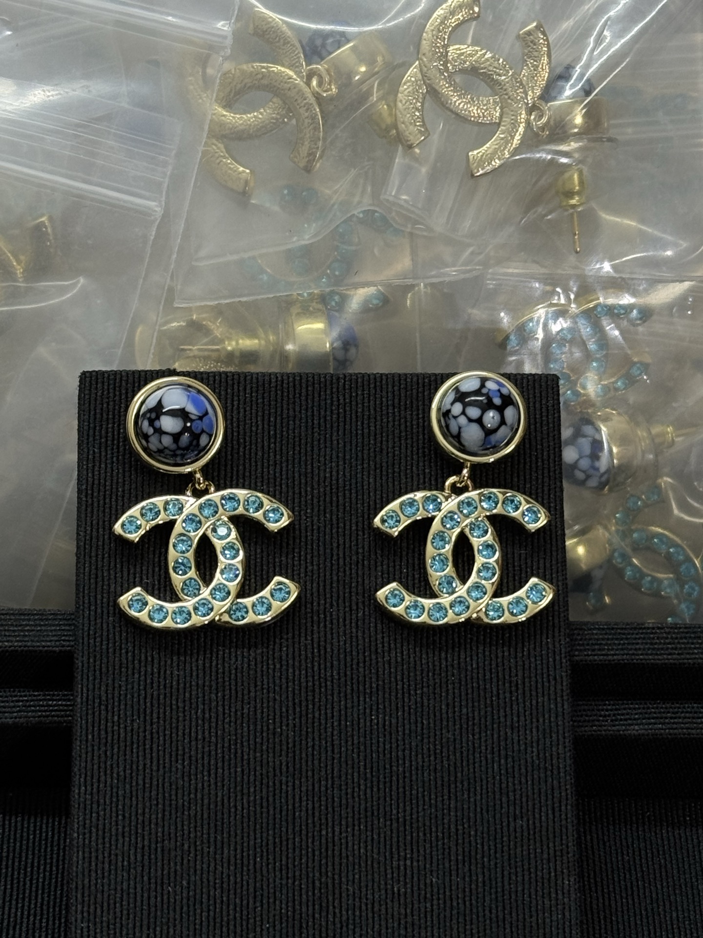 NO:361046,Xiaoxiang new glass blue double c rhinestone earrings, Chanel earrings, chanel, earrings19860909小香新款琉璃蓝色双c水钻耳环,香奈儿耳钉,chanel,earrings,Jewelry