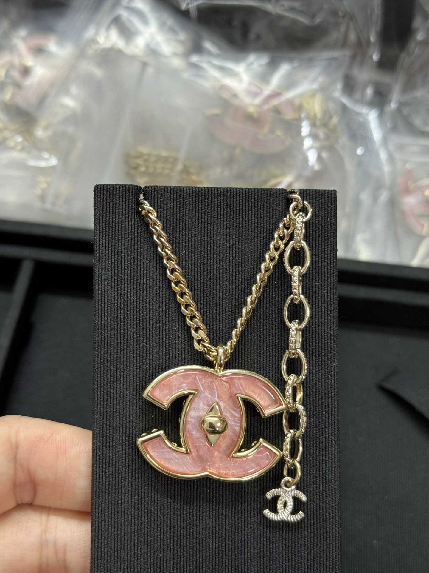 NO:361008,Xiaoxiang's new custom pink resin gold necklace, Chanel necklace, chanel, necklace19860909小香新款定制粉色树脂金色项链,香奈儿项链,chanel,necklace,Jewelry
