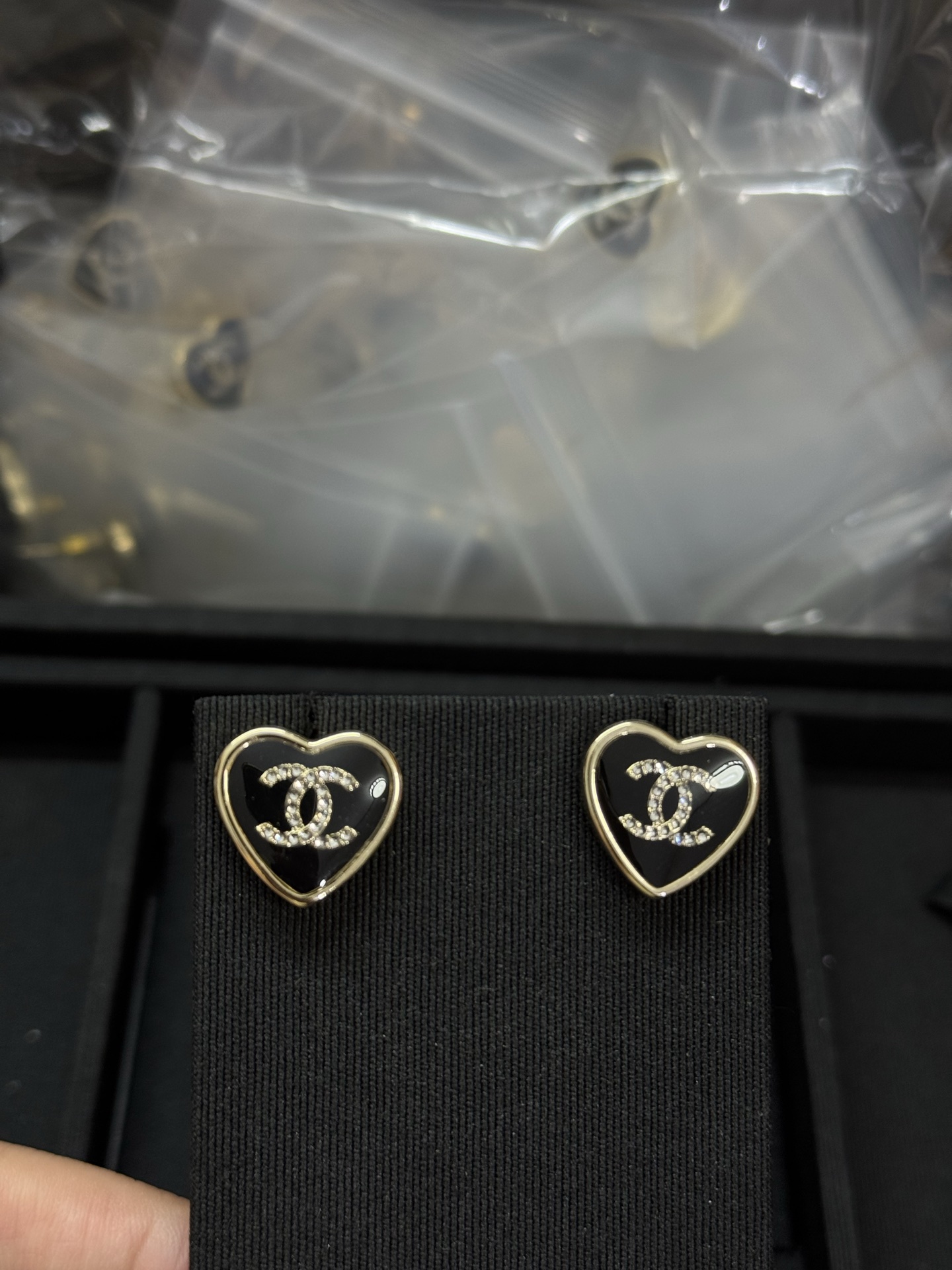 NO:361209,Xiaoxiang new love double c full diamond earrings, Chanel earrings, chanel19860909小香新款爱心双c满钻耳钉,香奈儿耳钉,chanel,Jewelry