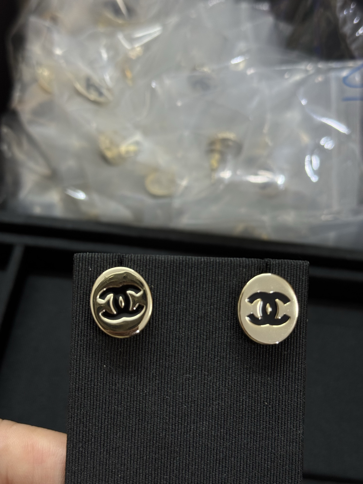 NO:361201,Xiaoxiang new round double c oil-drop earrings, Chanel earrings, chanel19860909小香新款圆形双c滴油耳钉,香奈儿耳钉,chanel,Jewelry