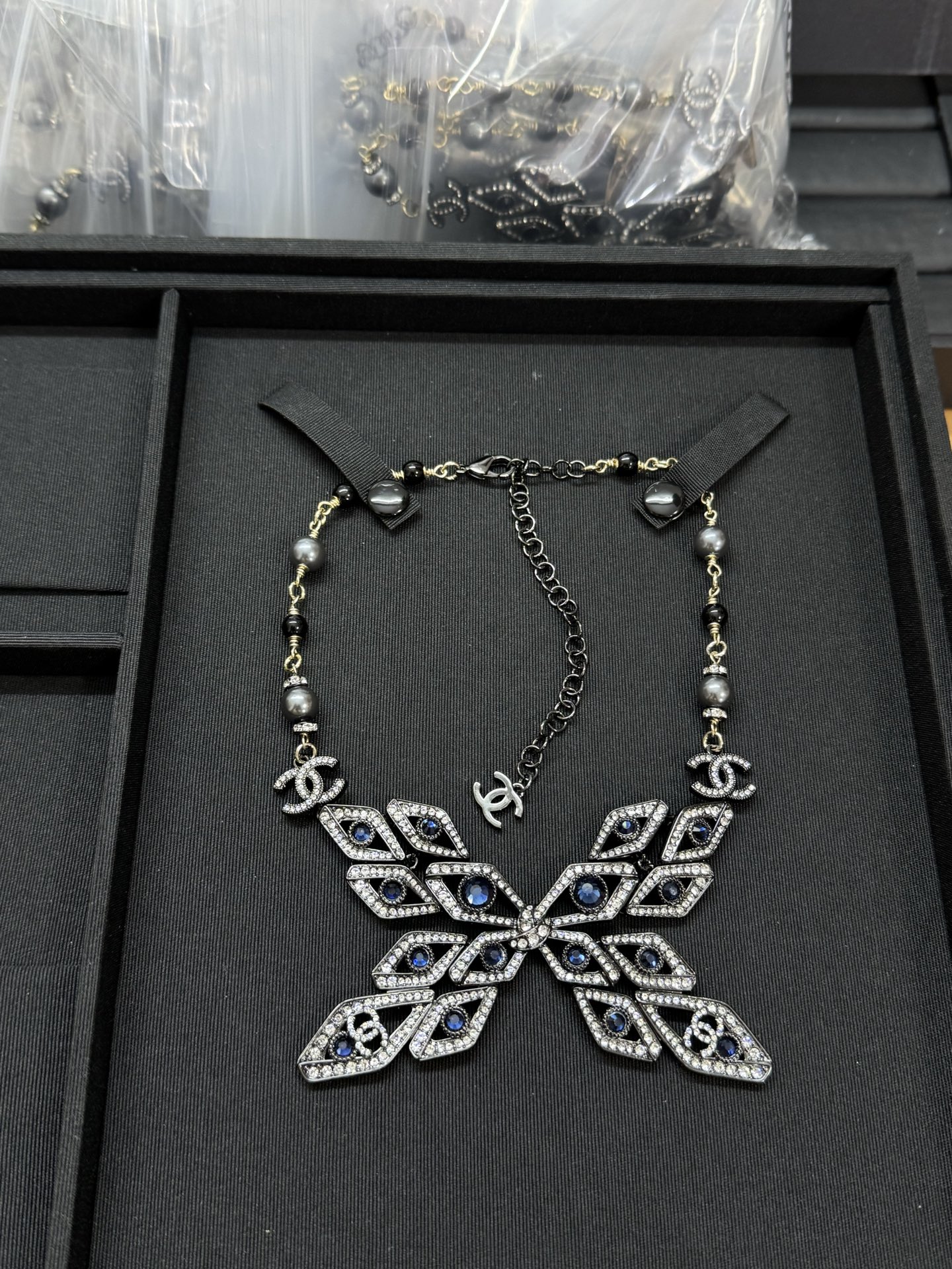 NO:361195,Xiaoxiang's new black gun color big butterfly rhinestone necklace, big necklace, Chanel necklace, chanel, necklace19860909小香新款黑枪色大蝴蝶水钻 颈链 大项链,香奈儿项链,chanel,necklace,Jewelry