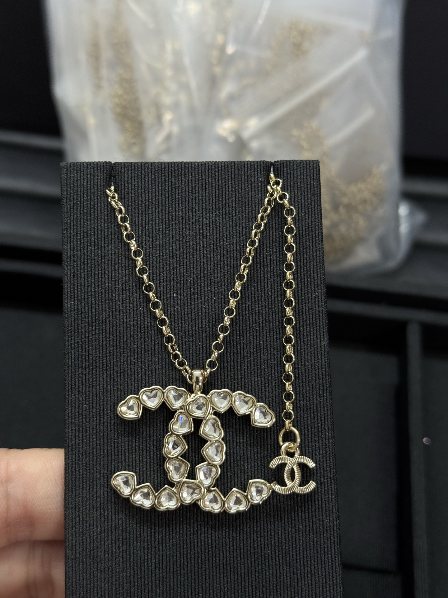 CHANEL ожерелье сердце двойная C с полной инкрустацией камнями