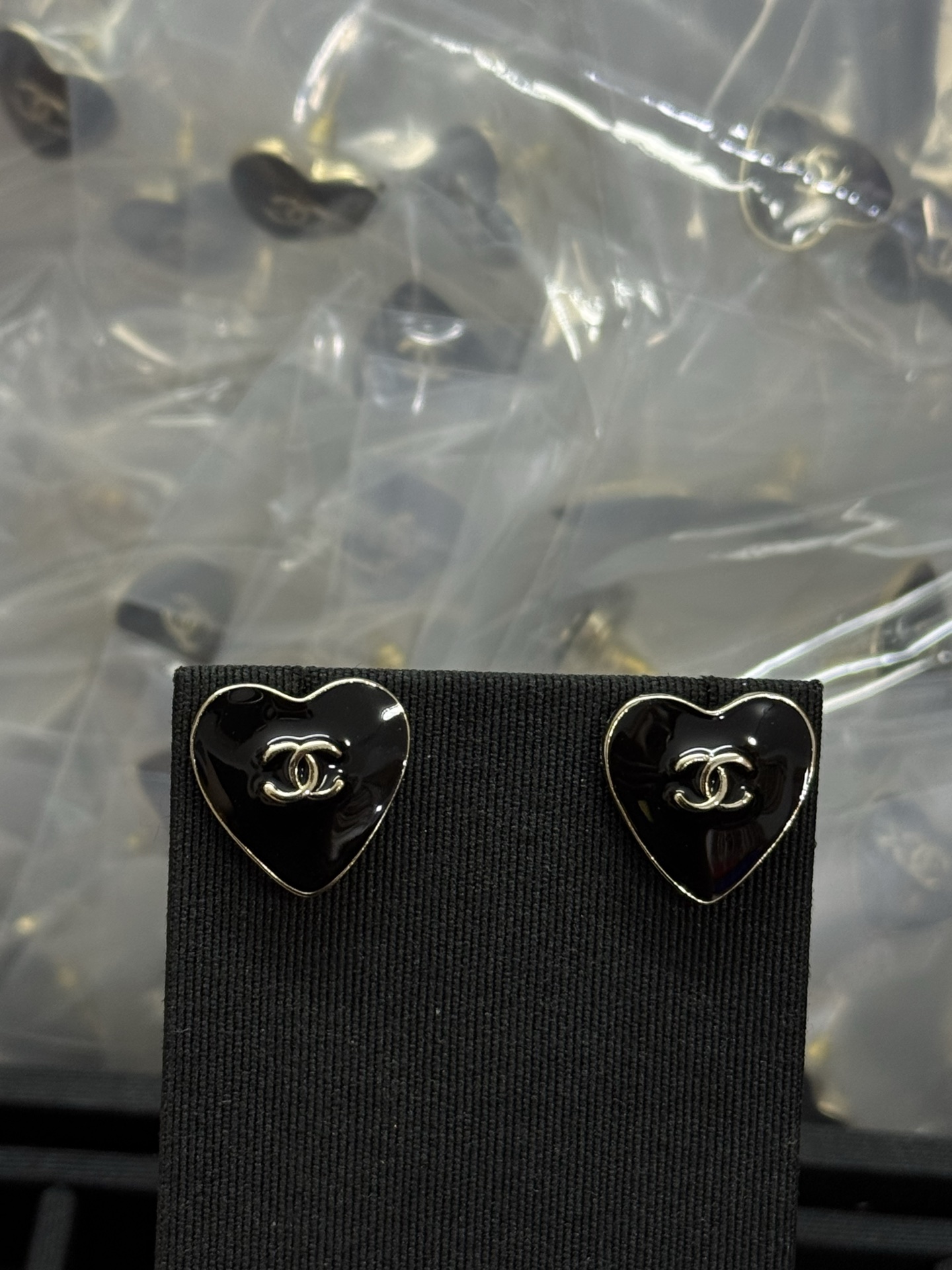 NO:361427,Xiaoxiang new black love oil-drop earrings, Chanel earrings, chanel19860909小香新款黑色爱心滴油耳钉,香奈儿耳钉,chanel,Jewelry