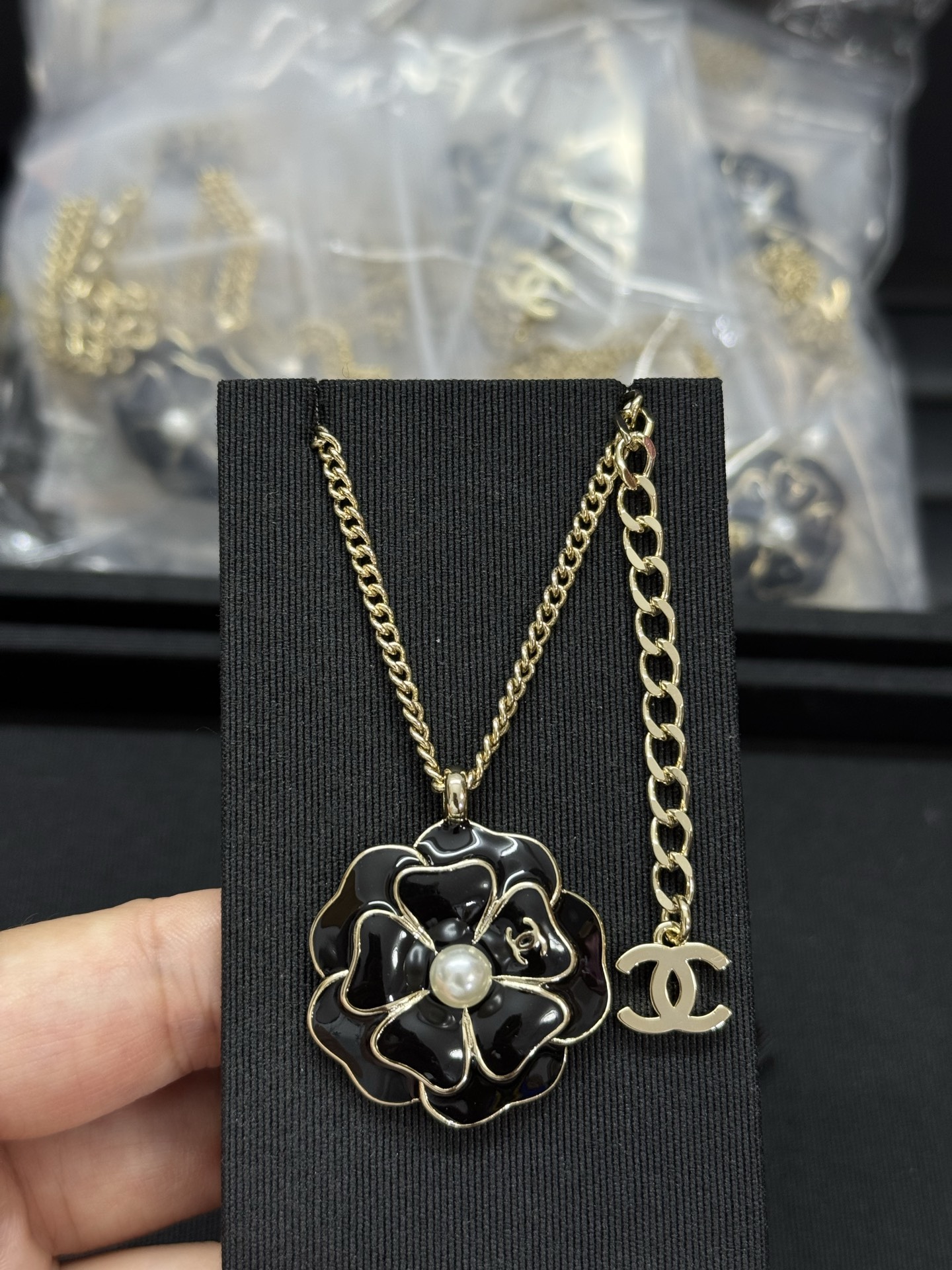 NO:361533,Xiaoxiang new camellia black oil-drop flower necklace, Chanel necklace, chanel, necklace19860909小香新款山茶花黑色滴油花朵项链,香奈儿项链,chanel,necklace,Jewelry