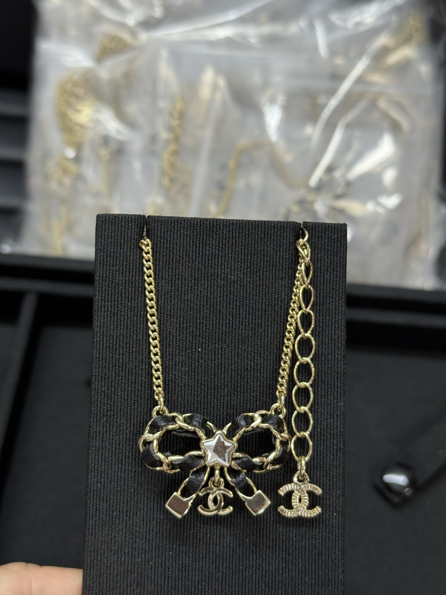 NO:361520,Xiaoxiang's new style five-pointed star small c necklace with leather bow, Chanel necklace, chanel, necklace19860909小香新款穿皮蝴蝶结五角星小c项链,香奈儿项链,chanel,necklace,Jewelry