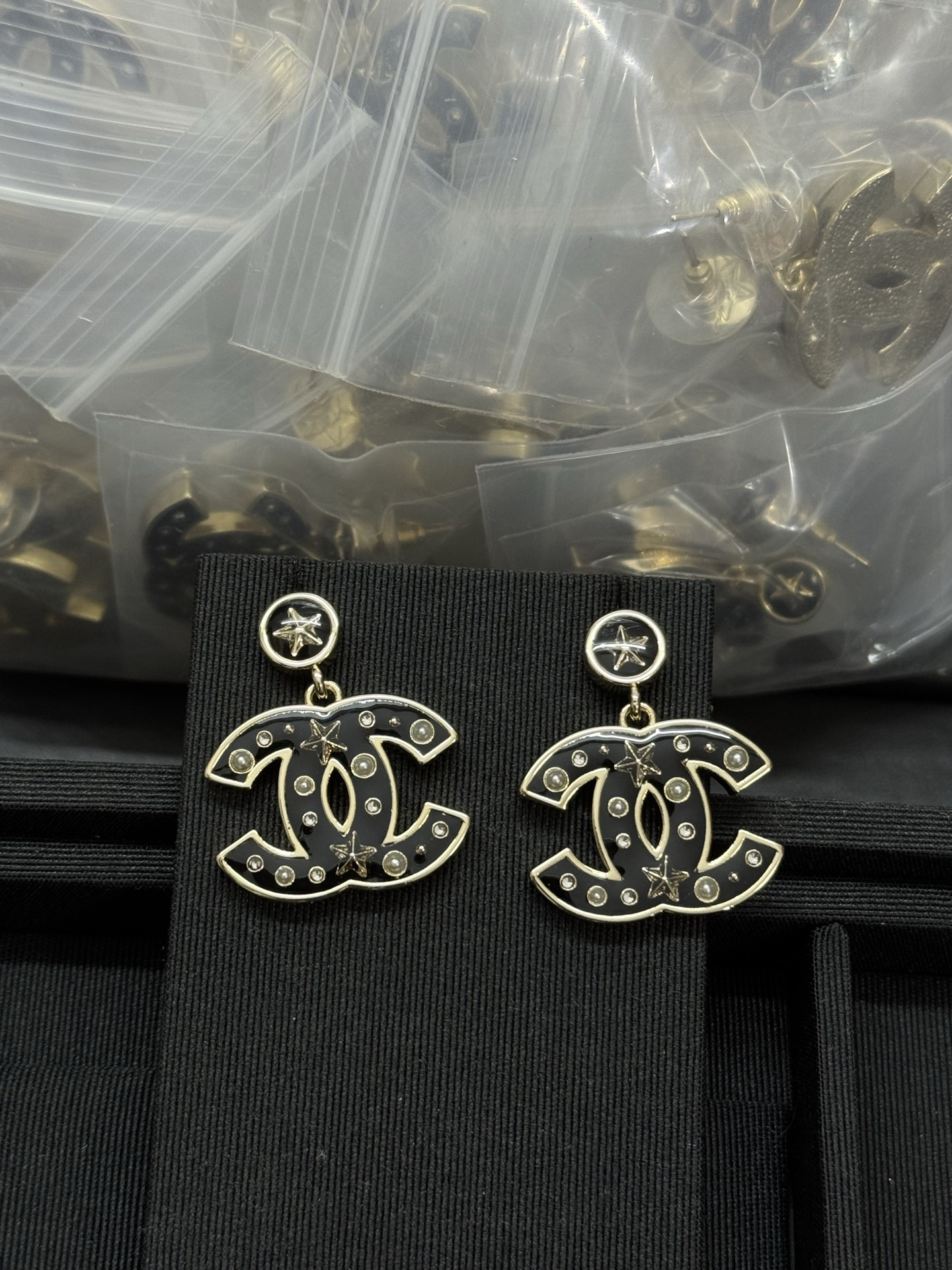 NO:580720,Xiaoxiang's new black resin star pearl earrings, Chanel earrings, chanel, earrings19860909小香新款黑色树脂星星珍珠耳环,香奈儿耳钉,chanel,earrings,Jewelry