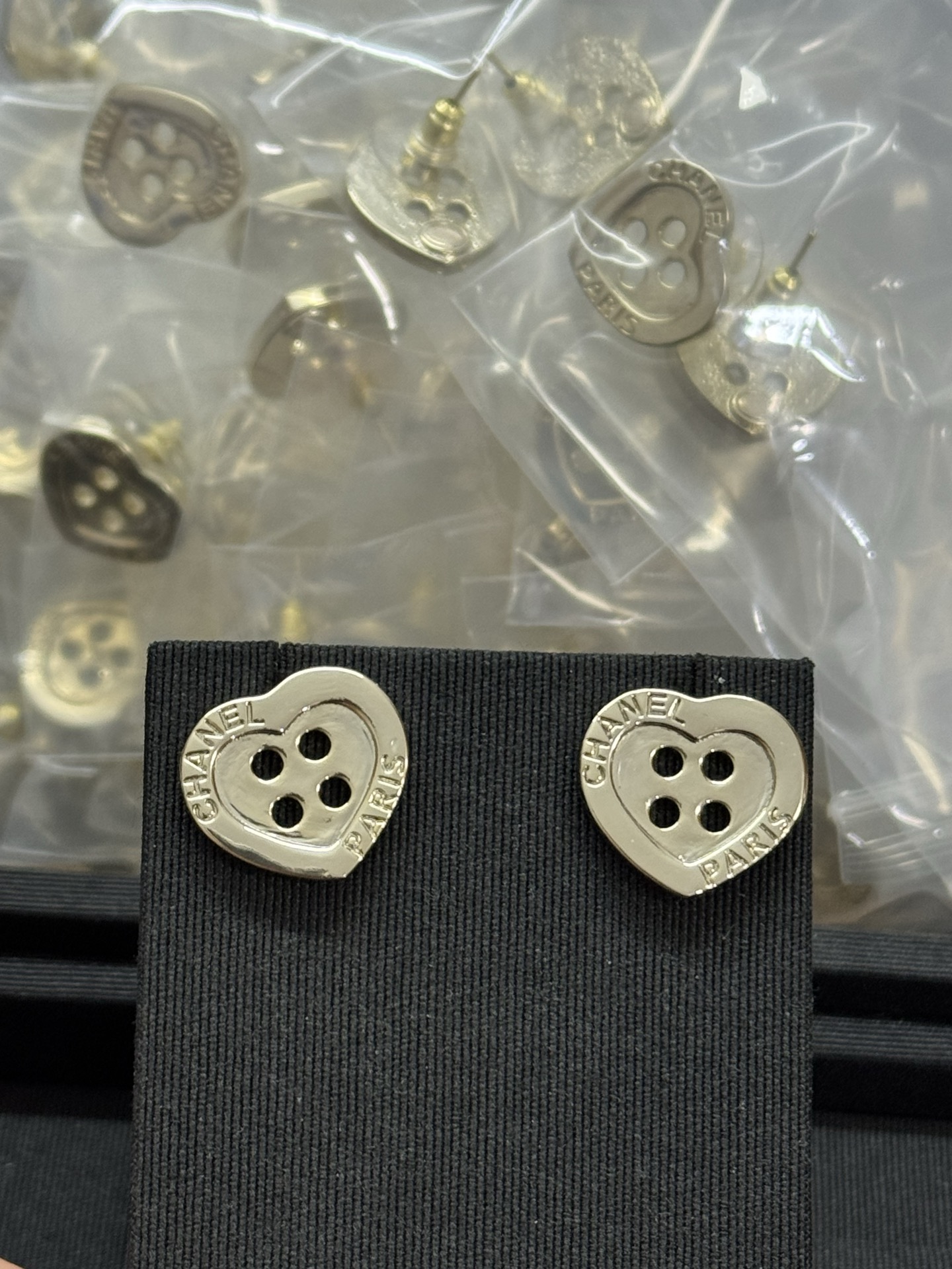 NO:574232,Xiaoxiang's new love button earrings, Chanel earrings, chanel19860909小香新款爱心纽扣耳钉,香奈儿耳钉,chanel,Jewelry