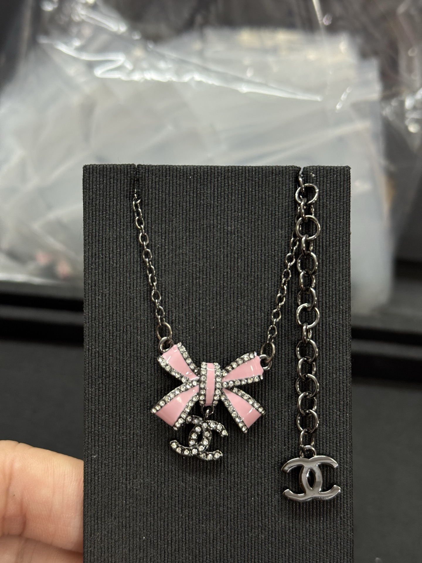 NO:580824,Xiaoxiang's new pink bow and black gun color necklace, Chanel necklace, chanel,necklace19860909小香新款粉色蝴蝶结黑枪色项链,香奈儿项链,chanel,necklace,Jewelry