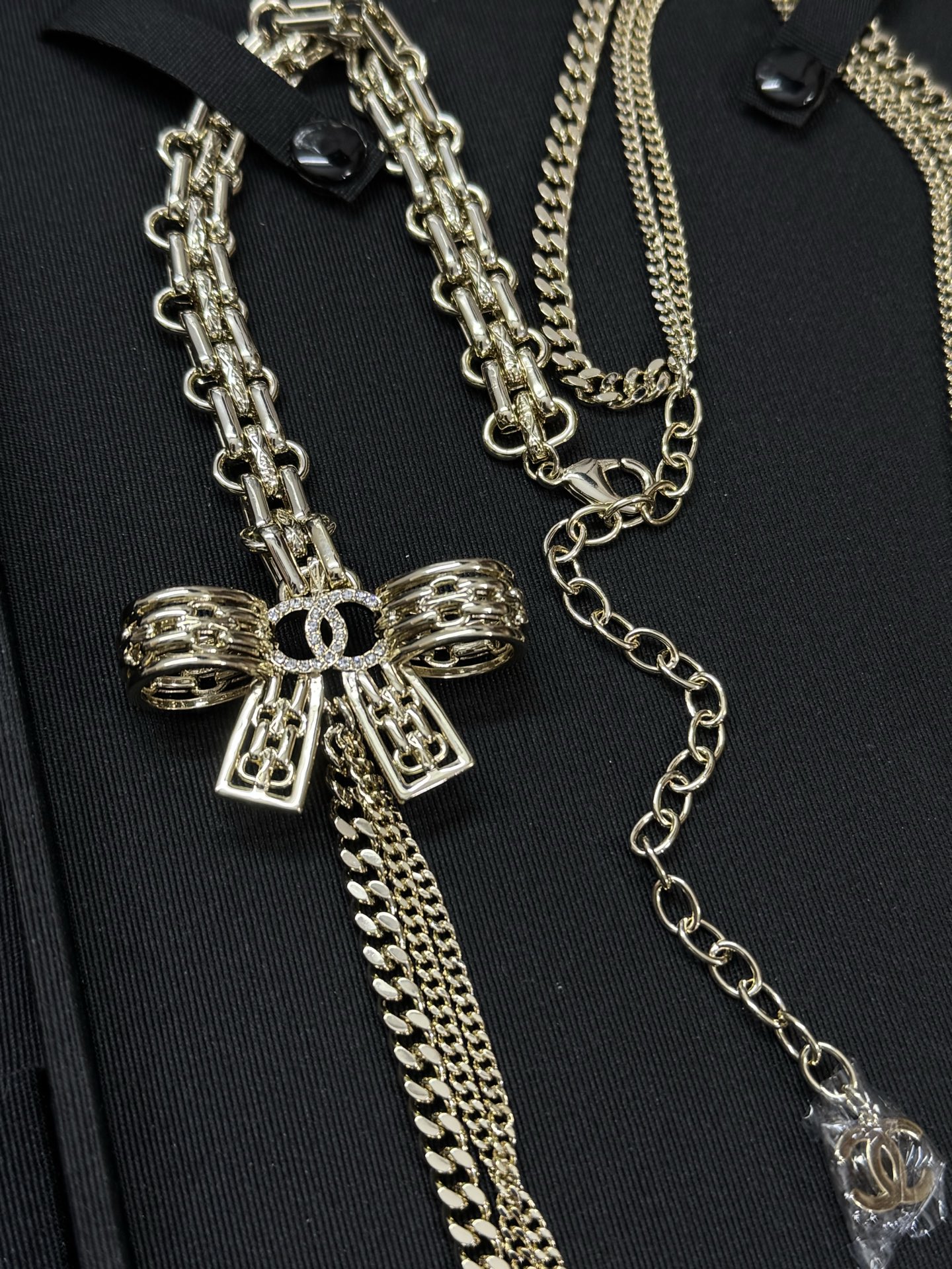 ¥218
小香新款锁扣镂空蝴蝶结 多层链条毛衣链 