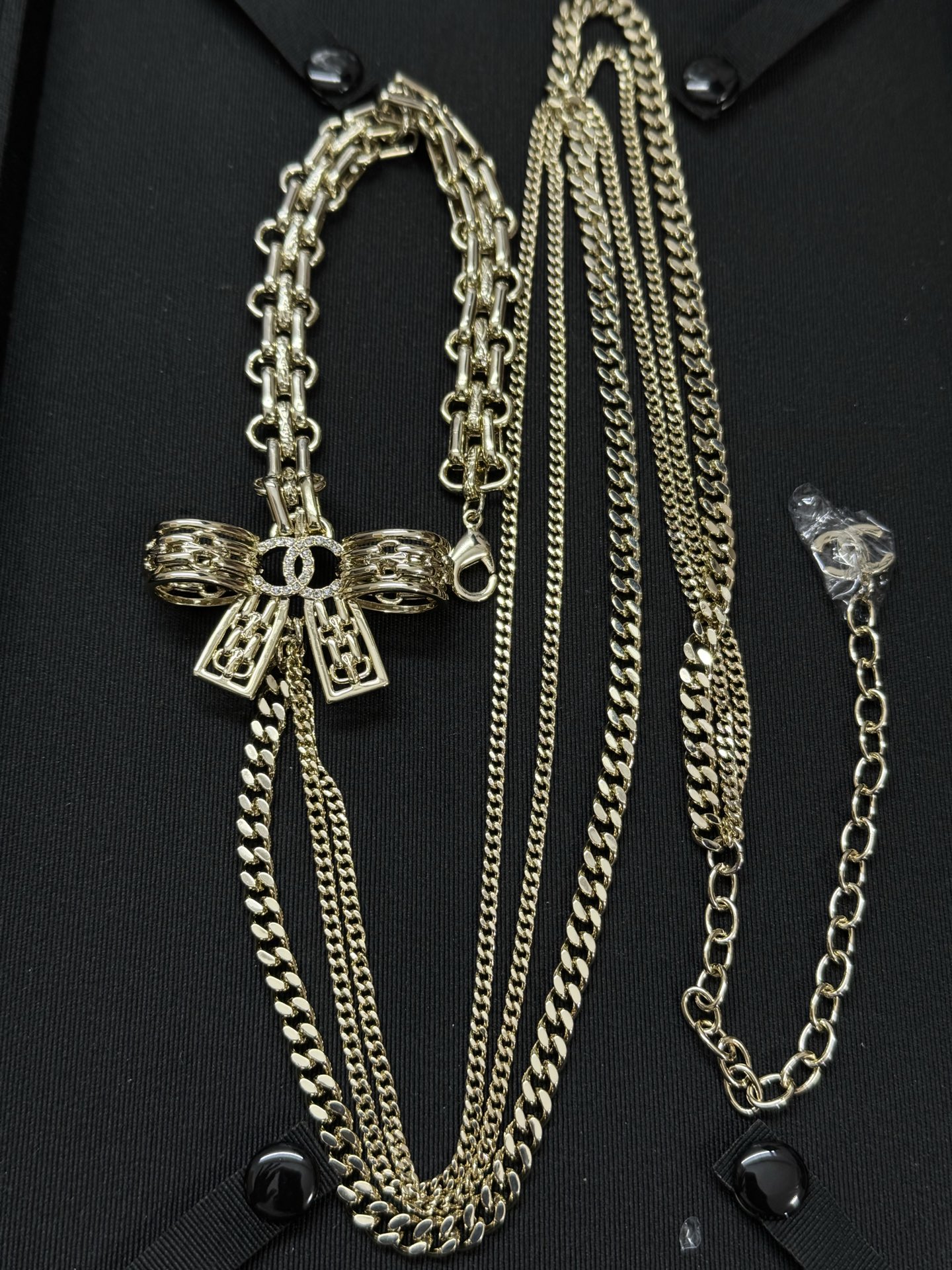 ¥218
小香新款锁扣镂空蝴蝶结 多层链条毛衣链 