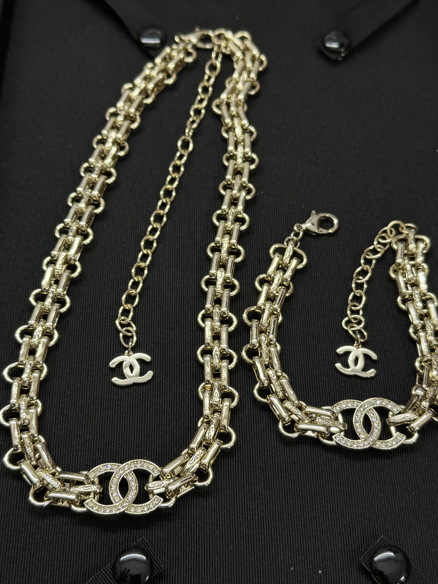 ¥188 
小香新款粗链条双c满钻 重工项链