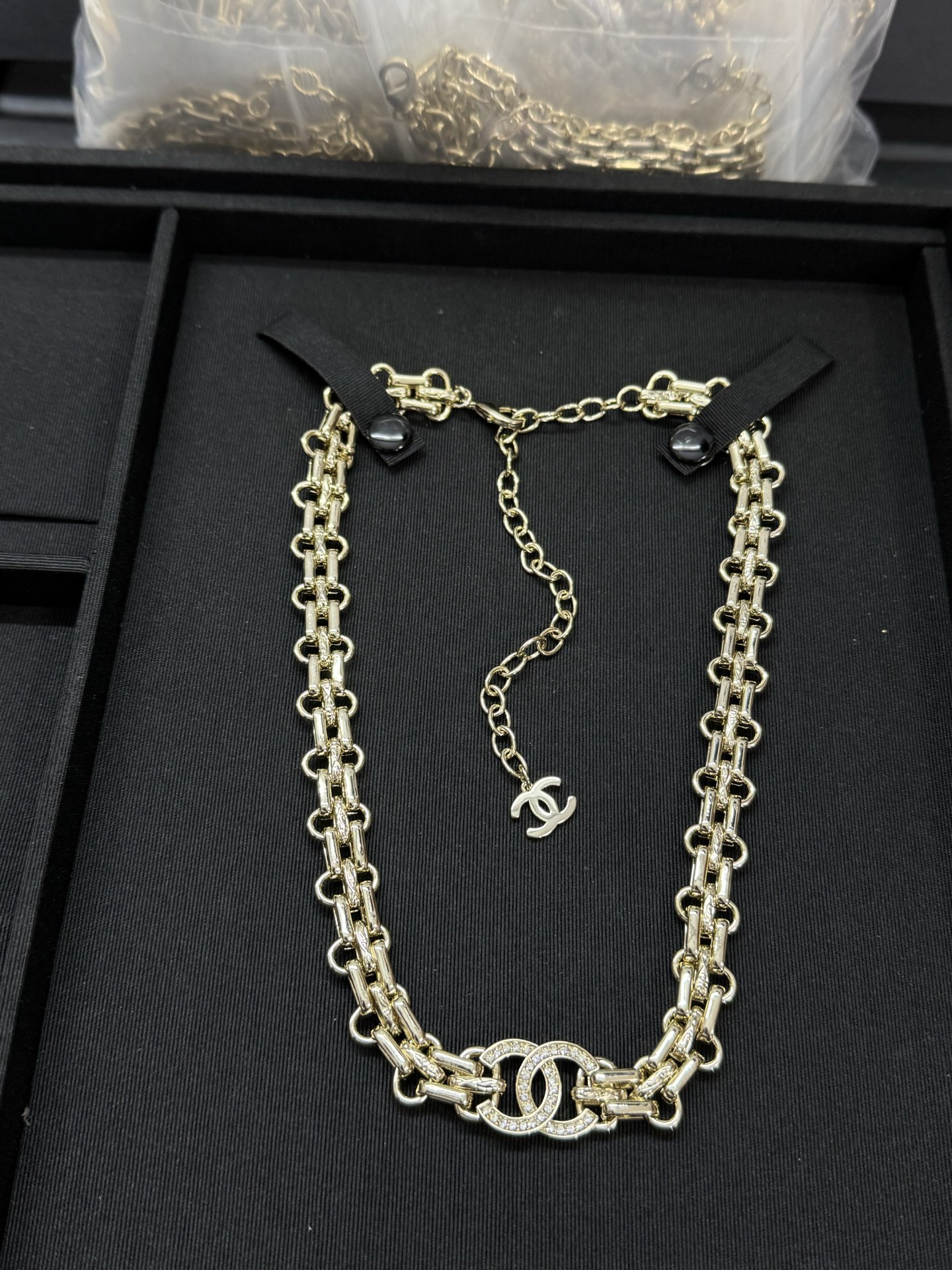 ¥188 
小香新款粗链条双c满钻 重工项链