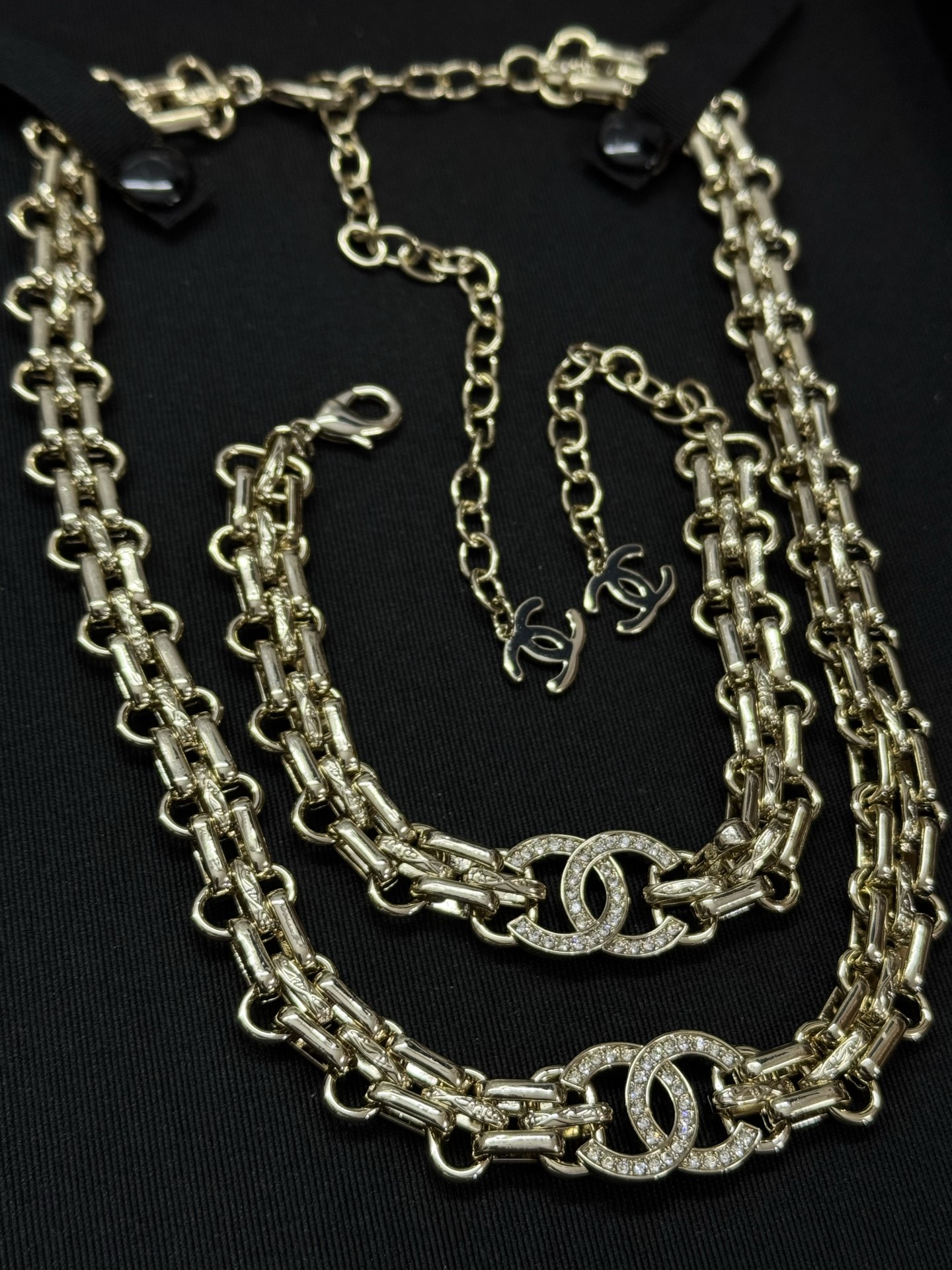 ¥188 
小香新款粗链条双c满钻 重工项链