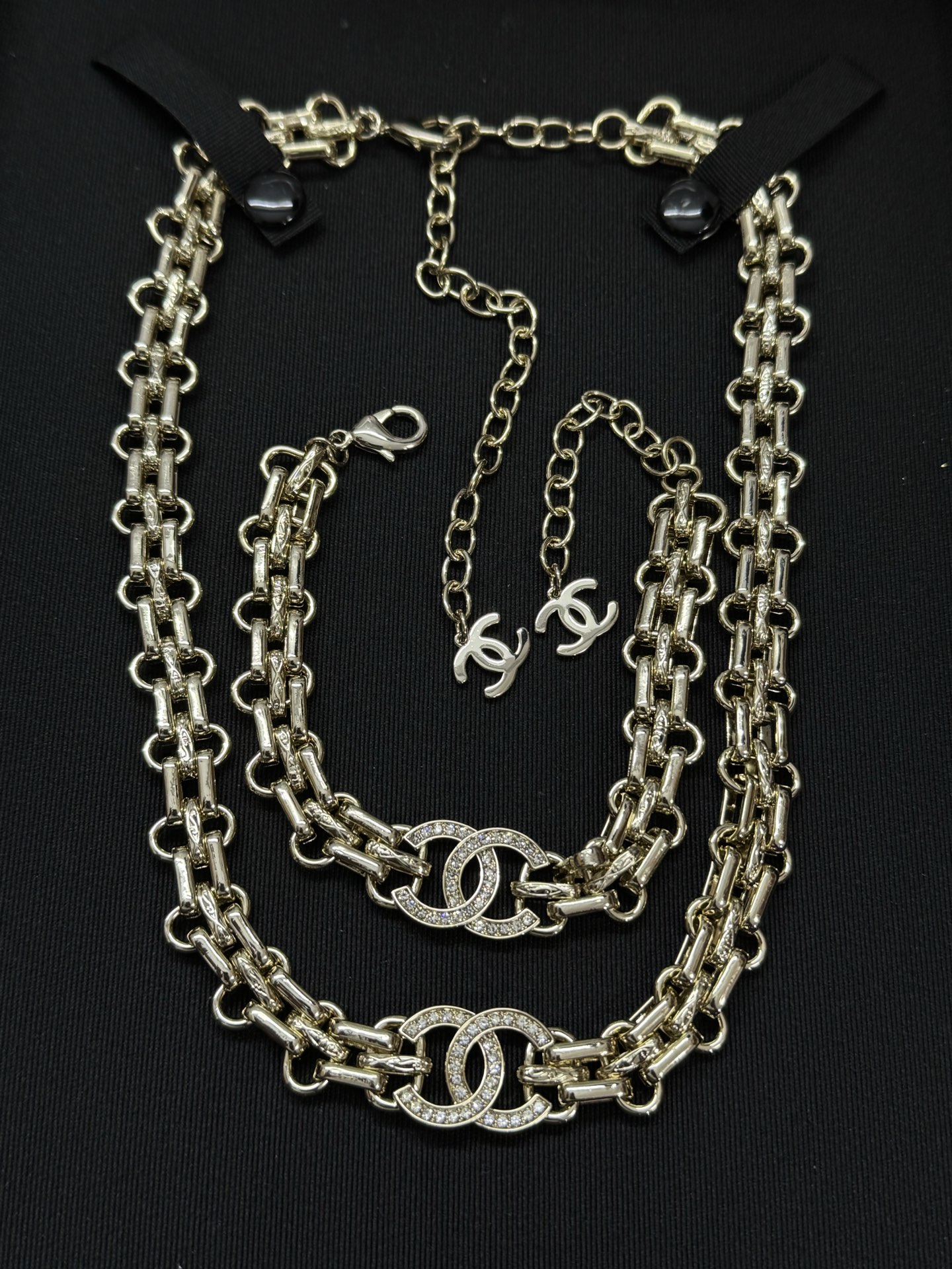 ¥188 
小香新款粗链条双c满钻 重工项链