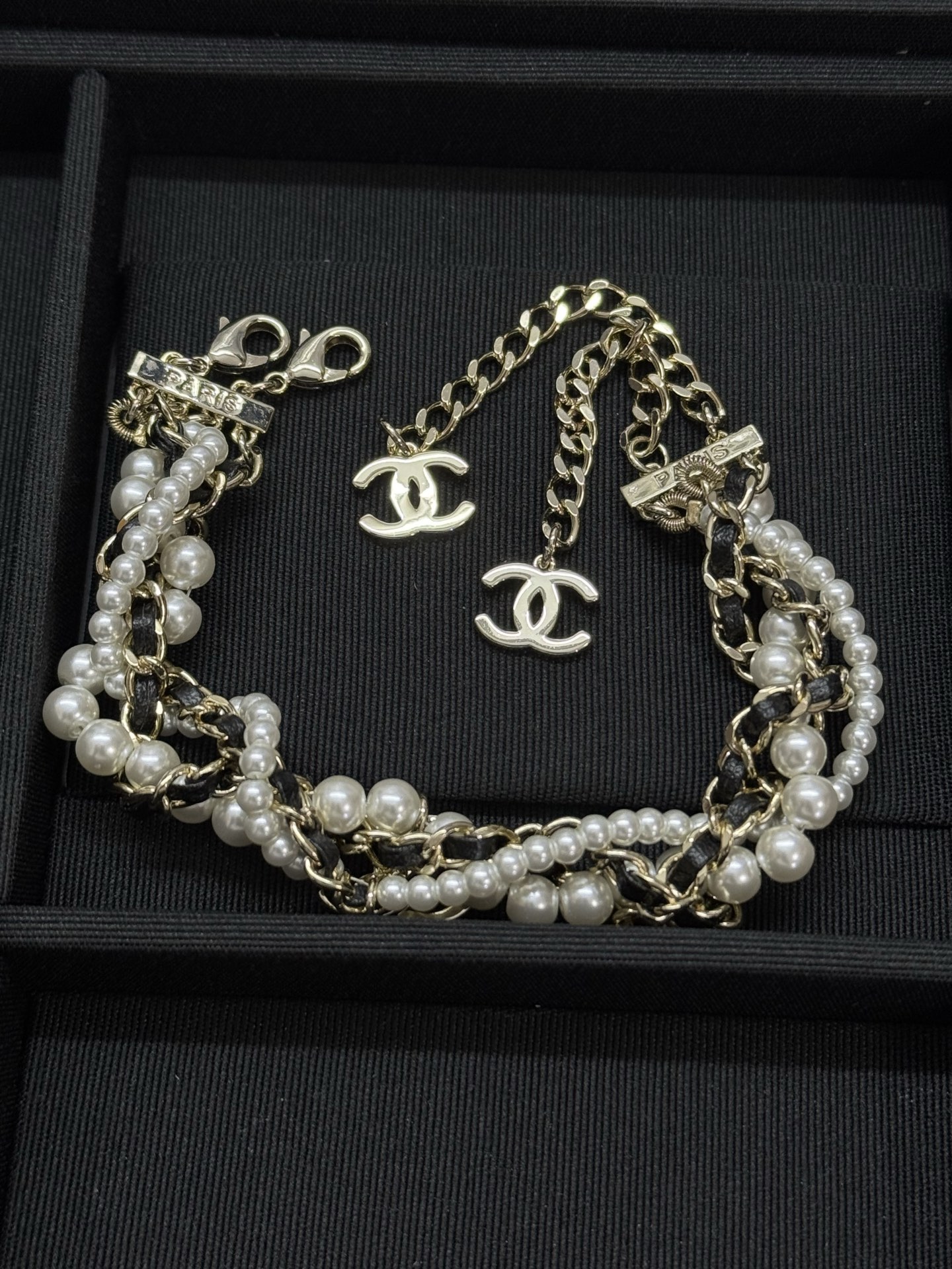 项链¥218 手链¥188
小香新款多层麻花黑白珍珠 纯手工 重工项链手链