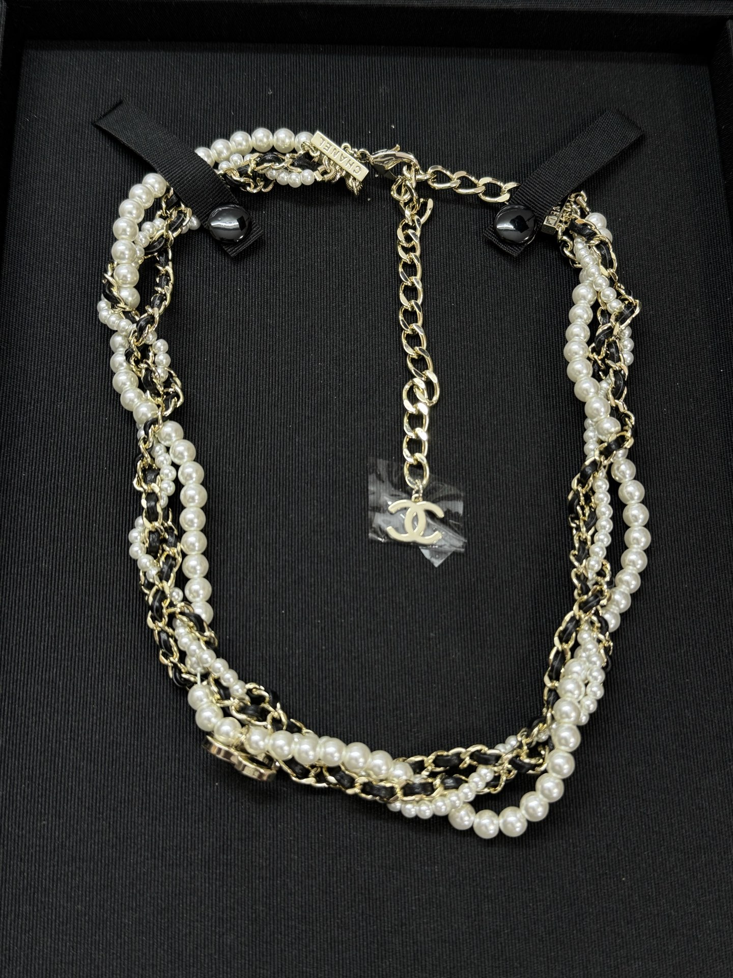 项链¥218 手链¥188
小香新款多层麻花黑白珍珠 纯手工 重工项链手链