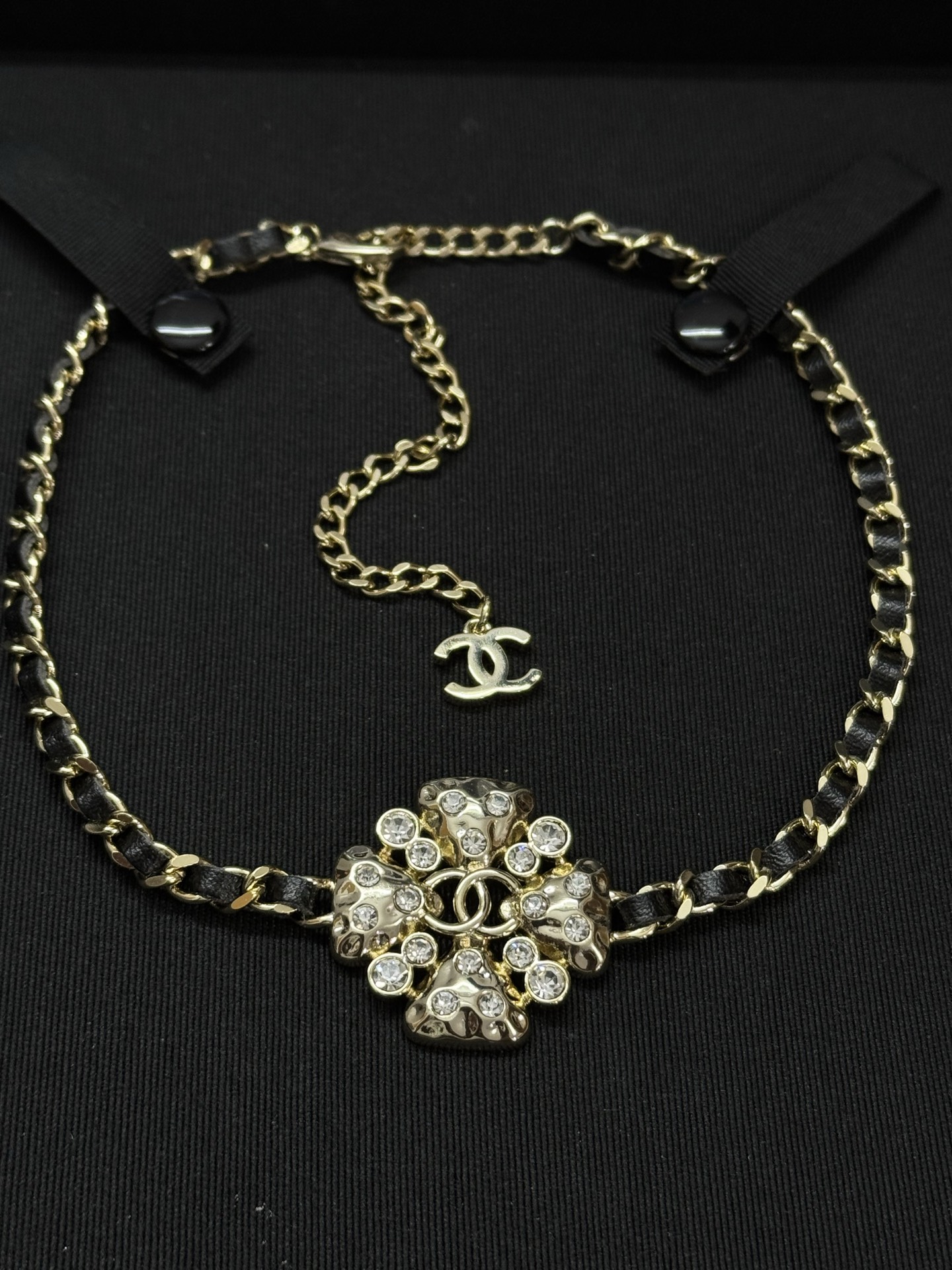 ¥128 
小香新款四叶草🍀花瓣水钻穿皮项链