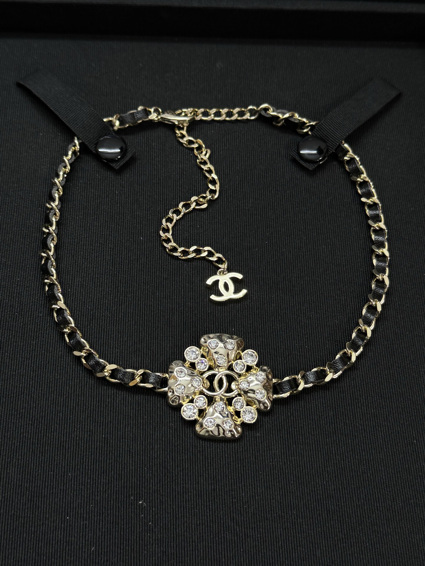 ¥128 
小香新款四叶草🍀花瓣水钻穿皮项链