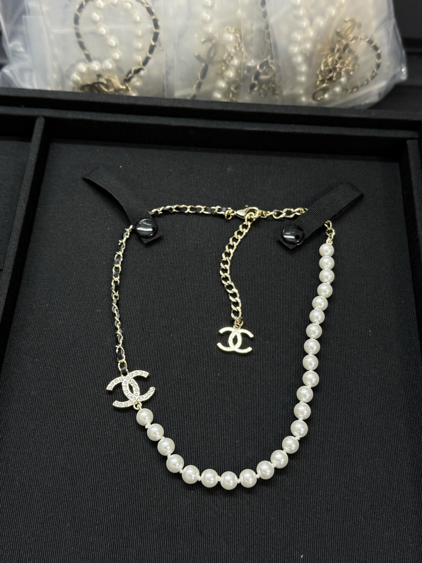 NO:619298,Xiaoxiang's new half leather half pearl double c necklace, Chanel necklace, chanel,necklace19860909小香新款一半穿皮一半珍珠双c项链,香奈儿项链,chanel,necklace,Jewelry
