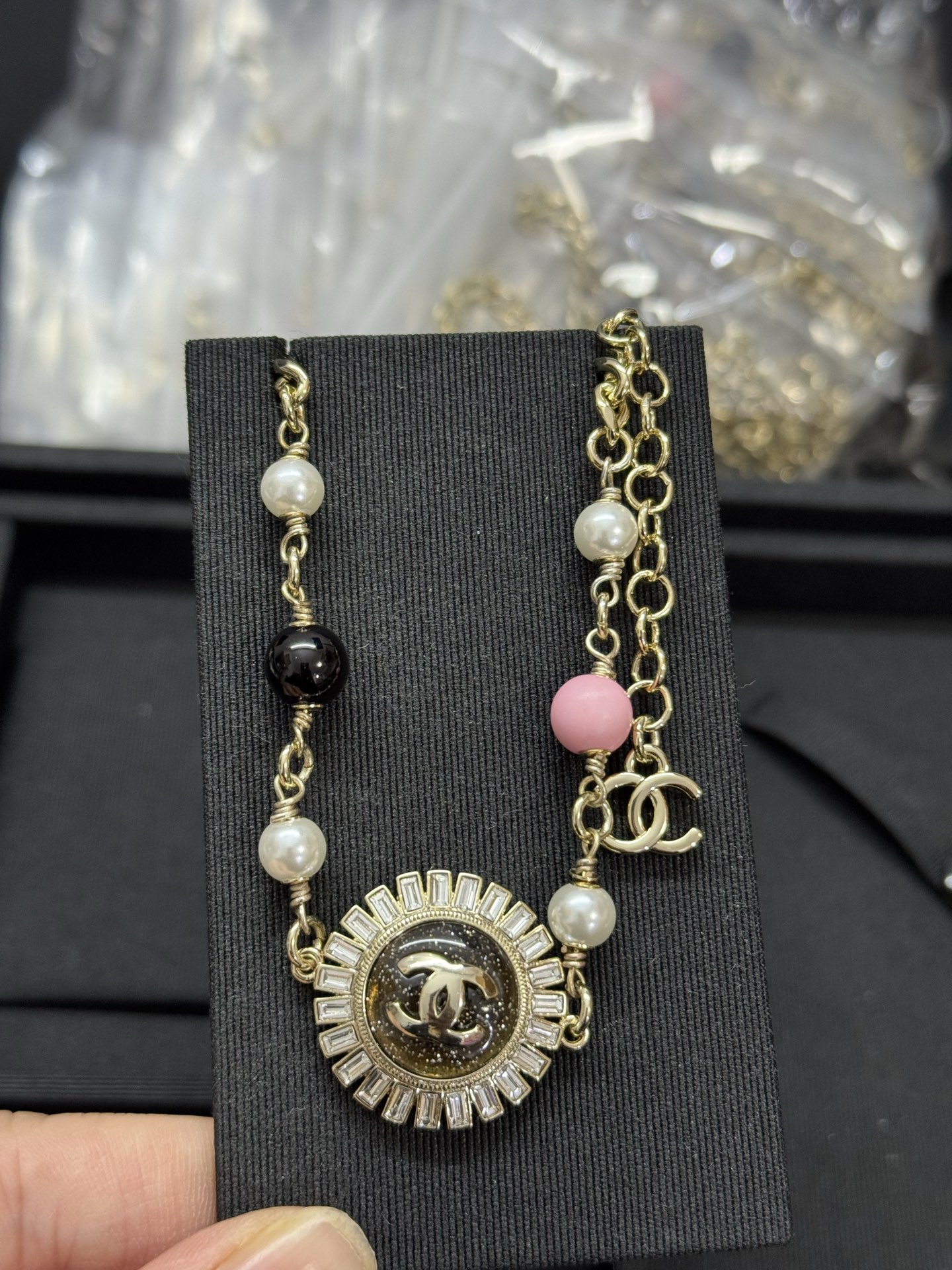 NO:619309,Xiaoxiang new round sunflower amber pink pearl necklace, Chanel necklace, chanel,necklace19860909小香新款 圆形太阳花琥珀粉色珍珠项链,香奈儿项链,chanel,necklace,Jewelry