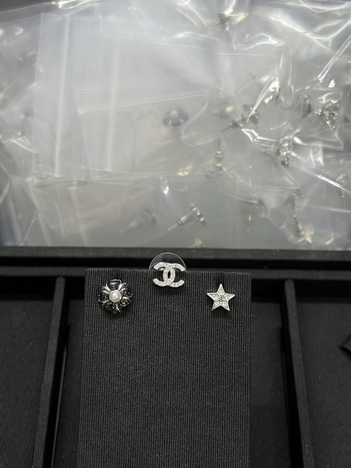 NO:688947,Xiaoxiang's new flower double c star three-in-one earrings, black and silver color, gold and pink color, Chanel earrings, chanel19860909小香新款花朵双c星星三合一耳钉 黑银配色 金粉配色,香奈儿耳钉,chanel,Jewelry