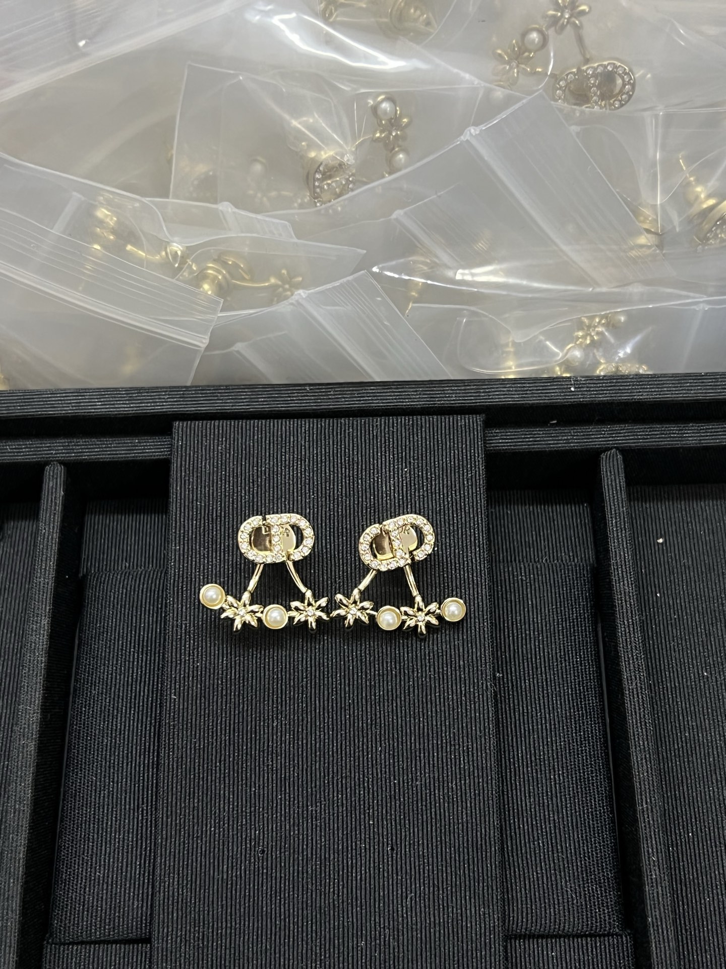 NO:688948,Dior new flower pearl cd rhinestone earrings, Dior earrings, dior, dior19860909迪奥新款花朵珍珠cd水钻耳钉,Dior耳钉,dior,dior,Jewelry