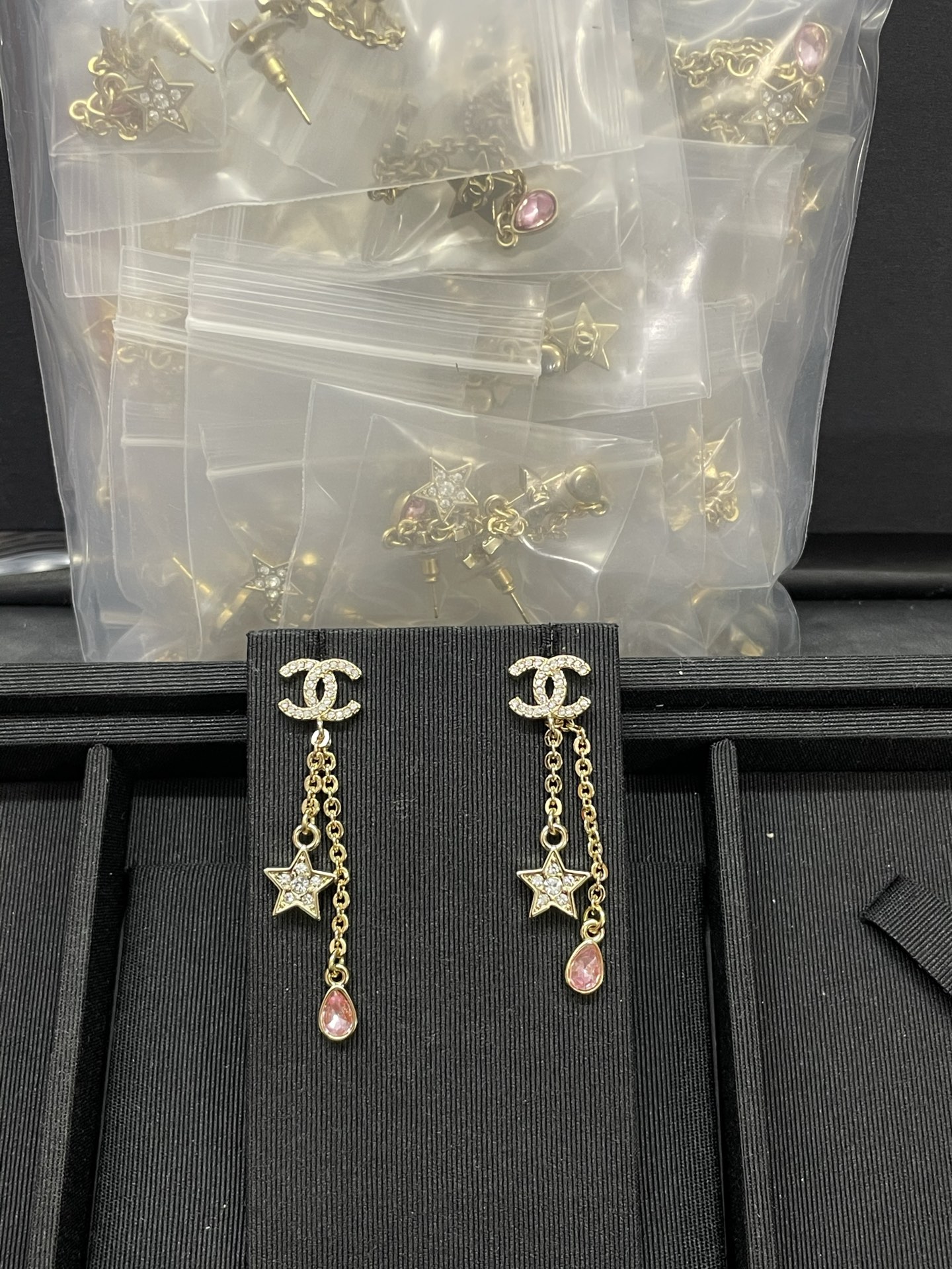 NO:688936,Xiaoxiang's new double c five-pointed star water drop pink diamond tassel earrings gold silver, Chanel earrings, chanel, earrings19860909小香新款双c五角星水滴粉钻流苏耳环 金色 银色,香奈儿耳钉,chanel,earrings,Jewelry