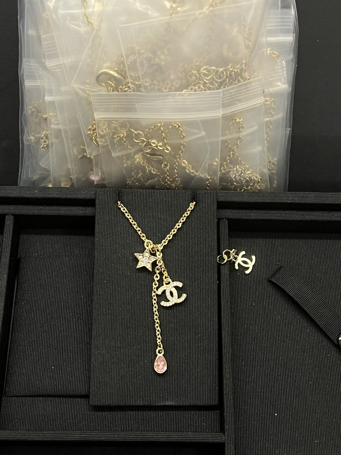 NO:688933,Xiaoxiang's new five-pointed star double c pink water drop necklace gold silver, Chanel necklace, chanel,necklace19860909小香新款五角星双c粉色水滴项链 金色 银色,香奈儿项链,chanel,necklace,Jewelry