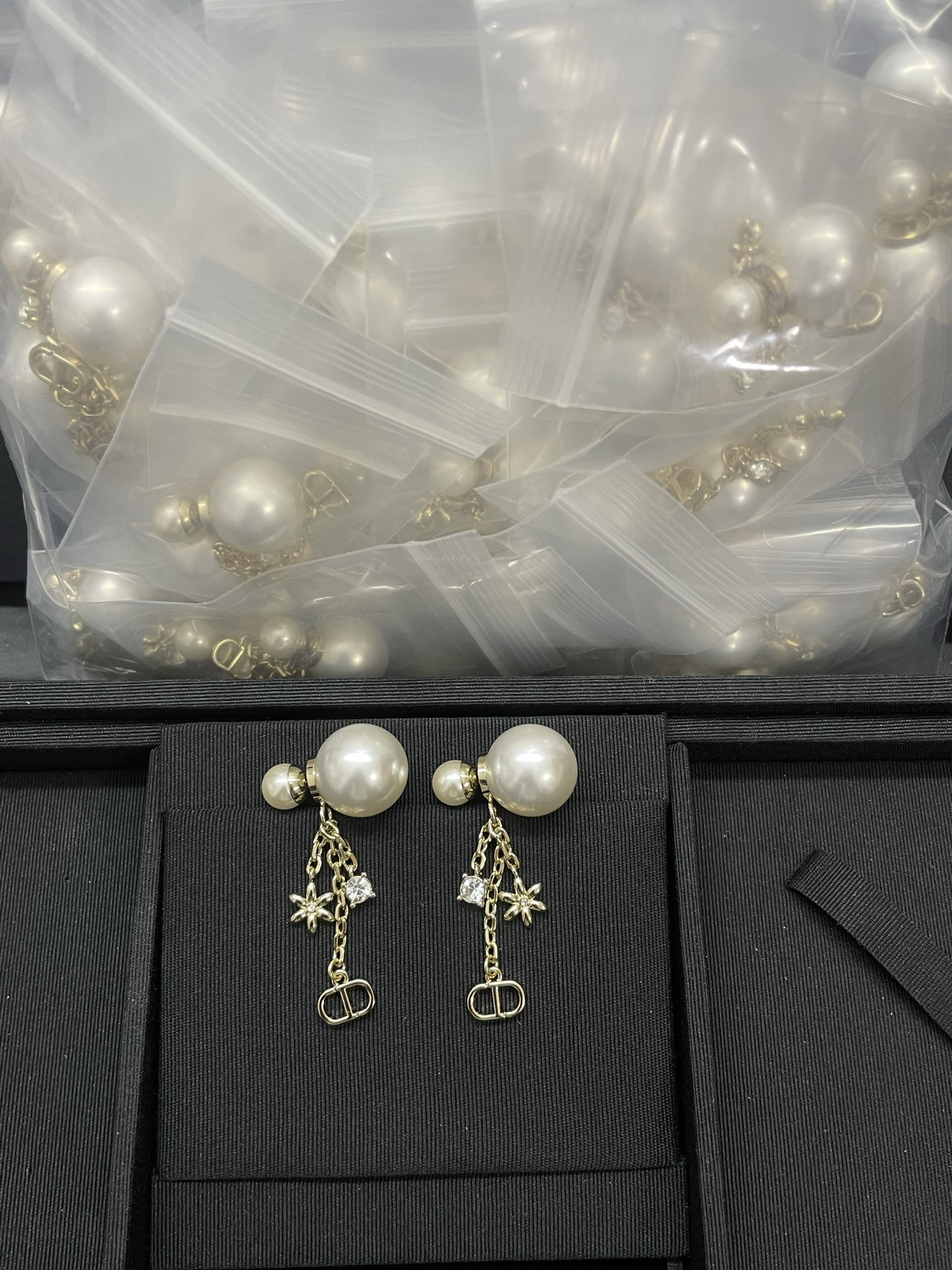NO:703158,Dior new cd snowflake rhinestone tassel size pearl earrings, Dior earrings, dior, dior, earrings19860909迪奥新款cd雪花水钻流苏大小珍珠耳环,Dior耳钉,dior,dior,earrings,Jewelry