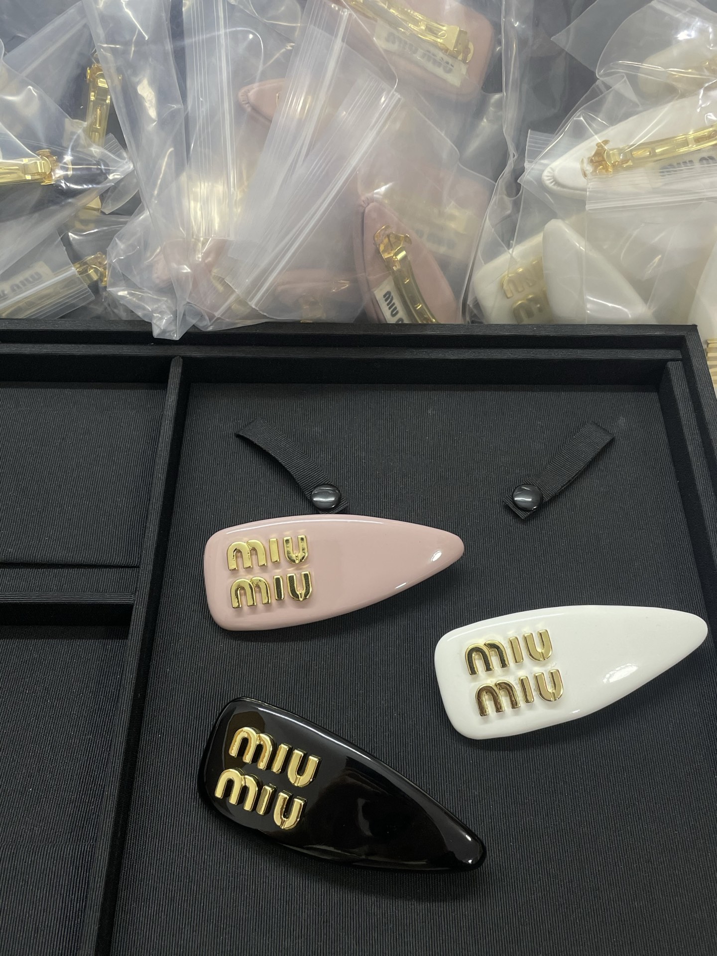 NO:722539,Miumiu miumiu letter hairpins,Miumiu,miumiu,hairpins19860909缪缪miumiu 字母发夹,Miumiu,miumiu,hairpins,Jewelry
