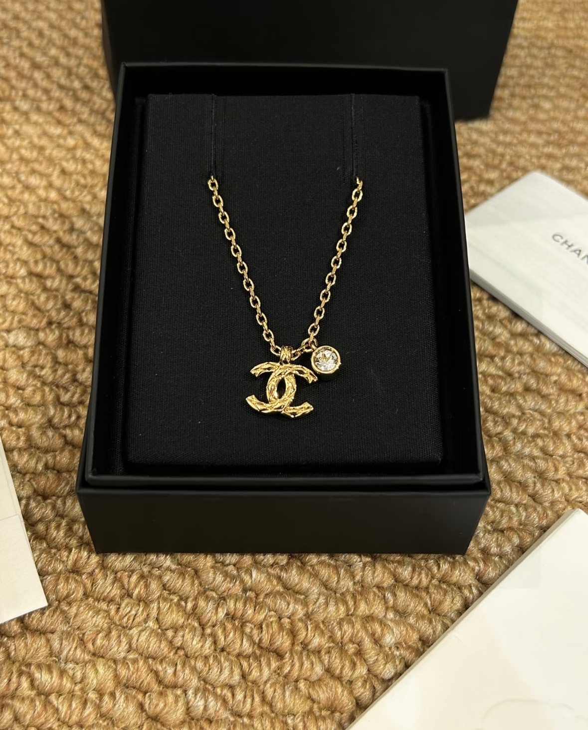 NO:723086,Xiaoxiang's new diamond double C large rhinestone gold necklace Xiaohongshu explosive necklace, Chanel necklace, chanel,necklace19860909小香新款 菱格双c 大水钻 金色项链 小红书爆款项链,香奈儿项链,chanel,necklace,Jewelry