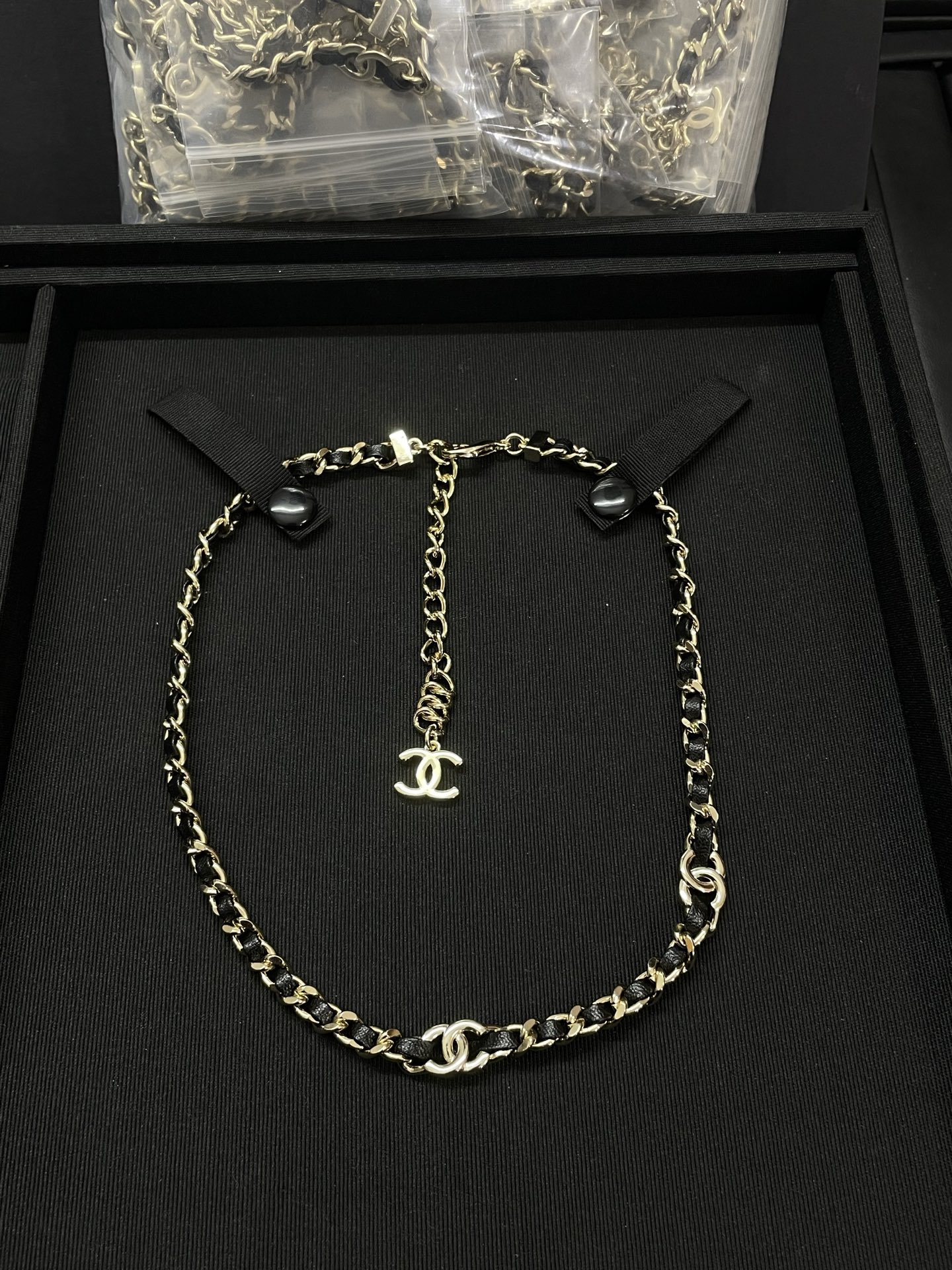 NO:766440,Xiaoxiang's new leather glossy double C necklace looks great when stacked, Chanel necklace, chanel,necklace19860909小香新款穿皮光面双c项链 叠戴超好看,香奈儿项链,chanel,necklace,Jewelry