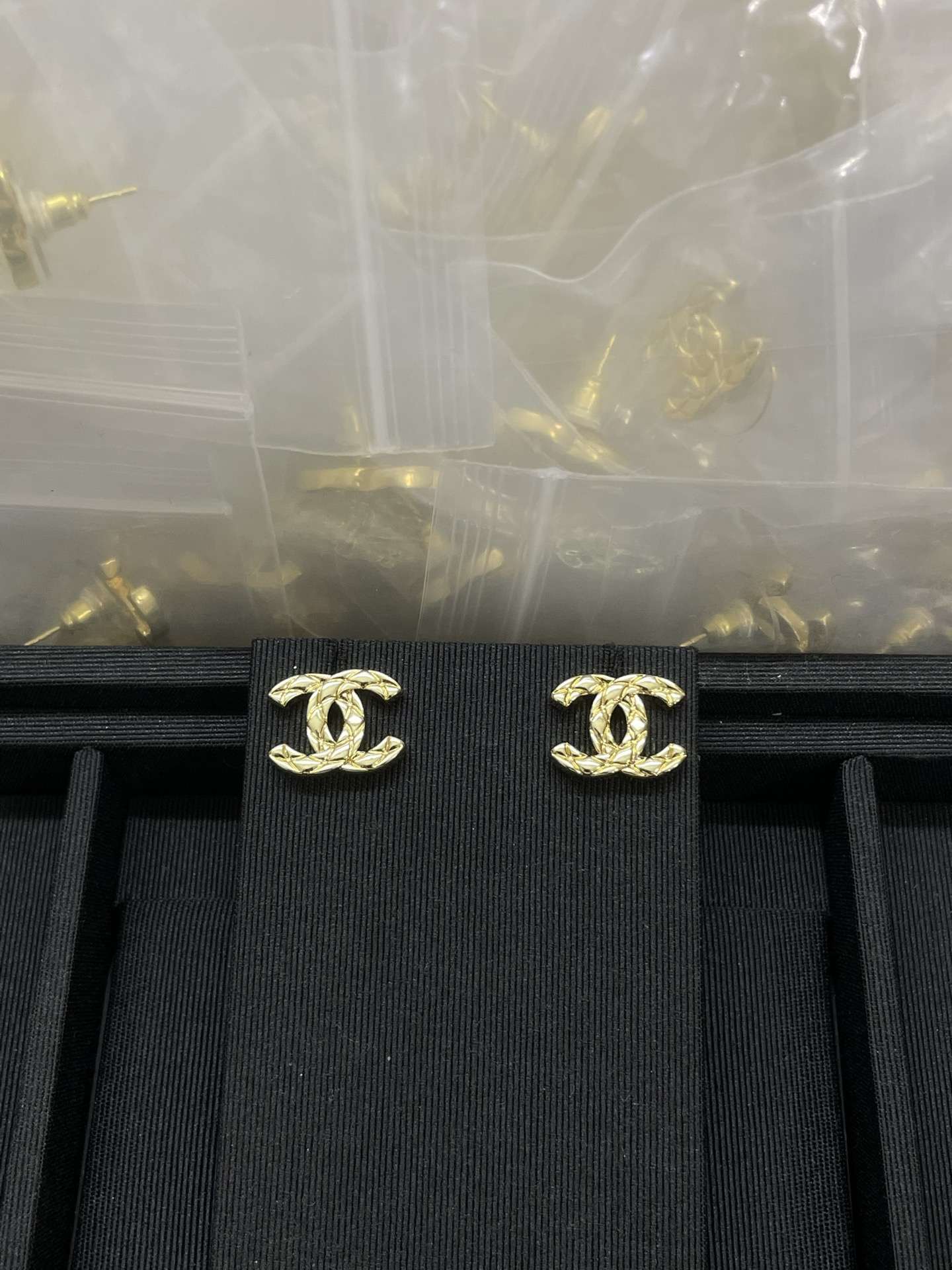 NO:766507,Xiaoxiang's new golden rhombus earrings, Chanel earrings, chanel19860909小香新款金色菱格耳钉,香奈儿耳钉,chanel,Jewelry