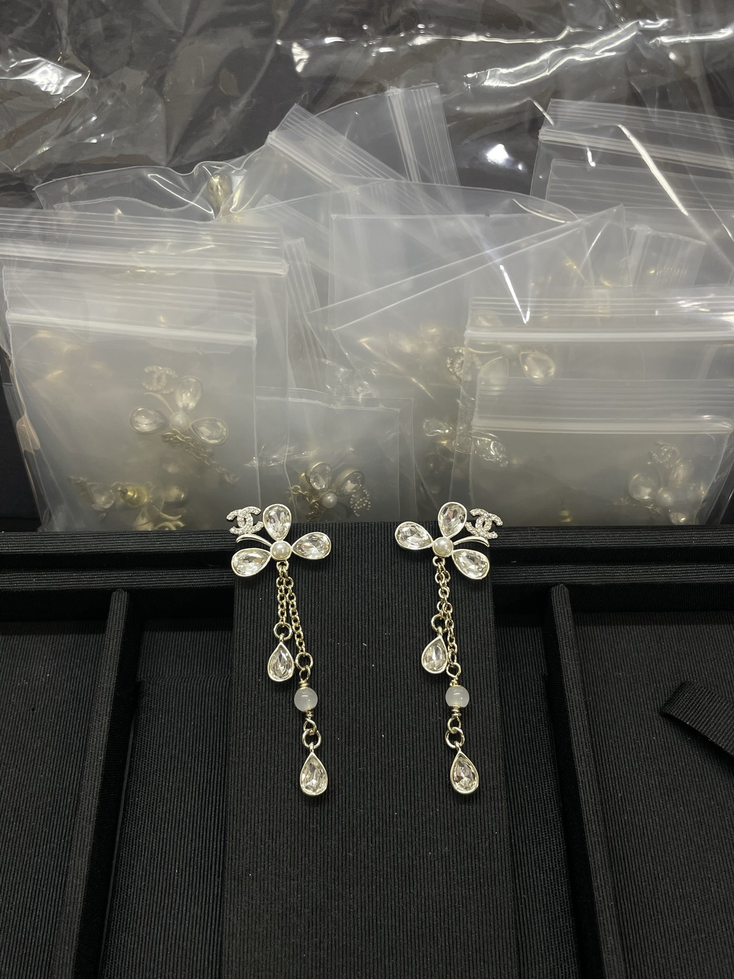 NO:766567,Xiaoxiang's new clover rhinestone tassel long earrings, Chanel earrings, chanel, earrings19860909小香新款三叶草水钻流苏长款耳环,香奈儿耳钉,chanel,earrings,Jewelry